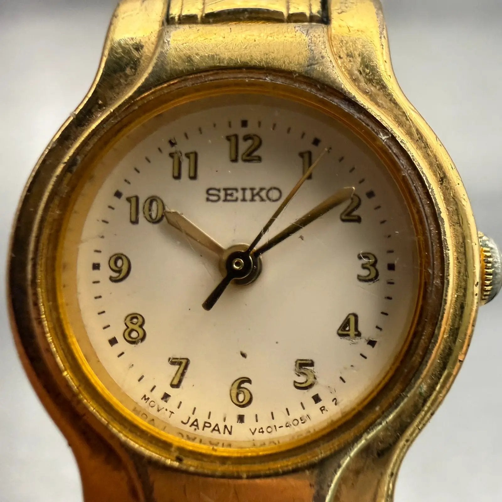 Seiko Watch Women 19mm White Dial Gold Tone Round V401-0289 New Battery Vintage1