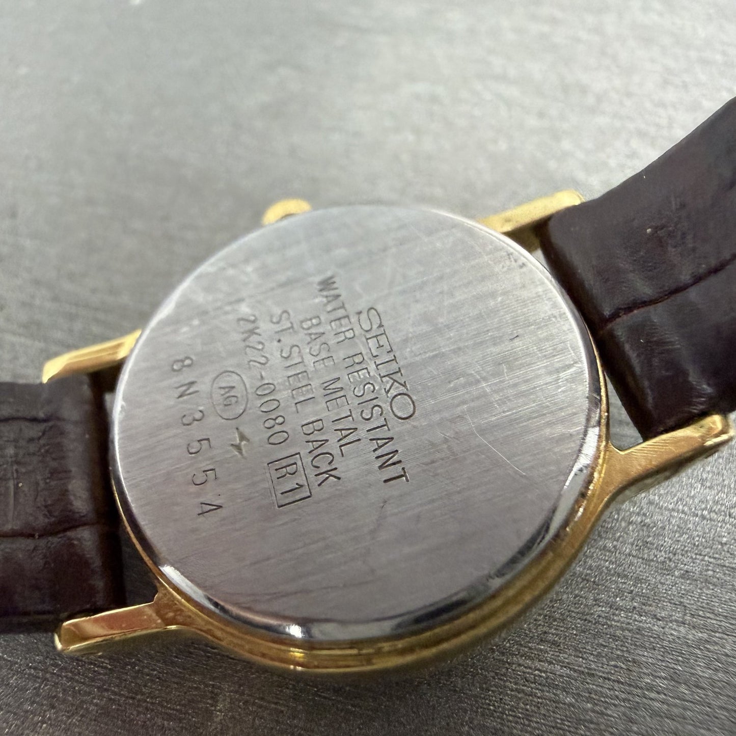 Seiko Avenue Watch Women 23mm Silver Dial Gold Tone Round 2K22-0080 New Battery9