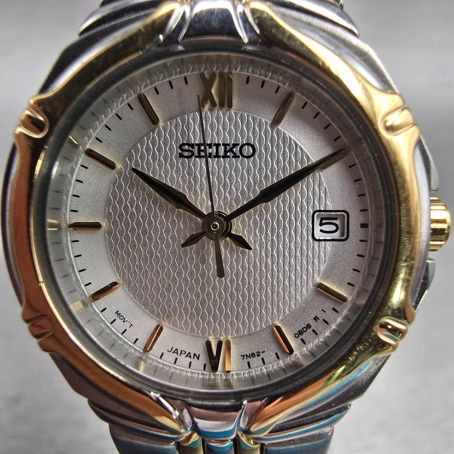 Seiko Watch Women 25mm Silver Dial Two Tone Date Round 7N82-0AT0 New Battery VTG1