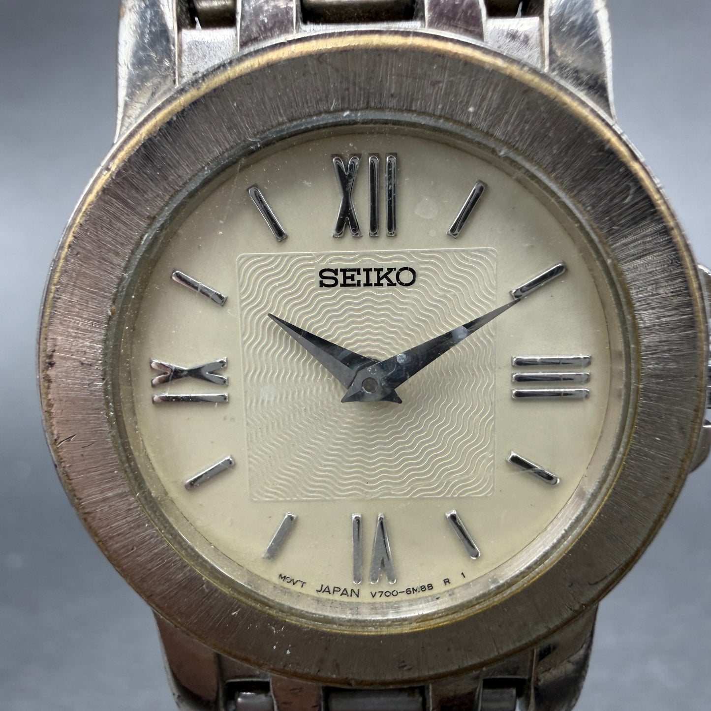 Seiko Watch Women 26mm Cream Dial Silver Tone Round V700-6K99 New Battery VTG1