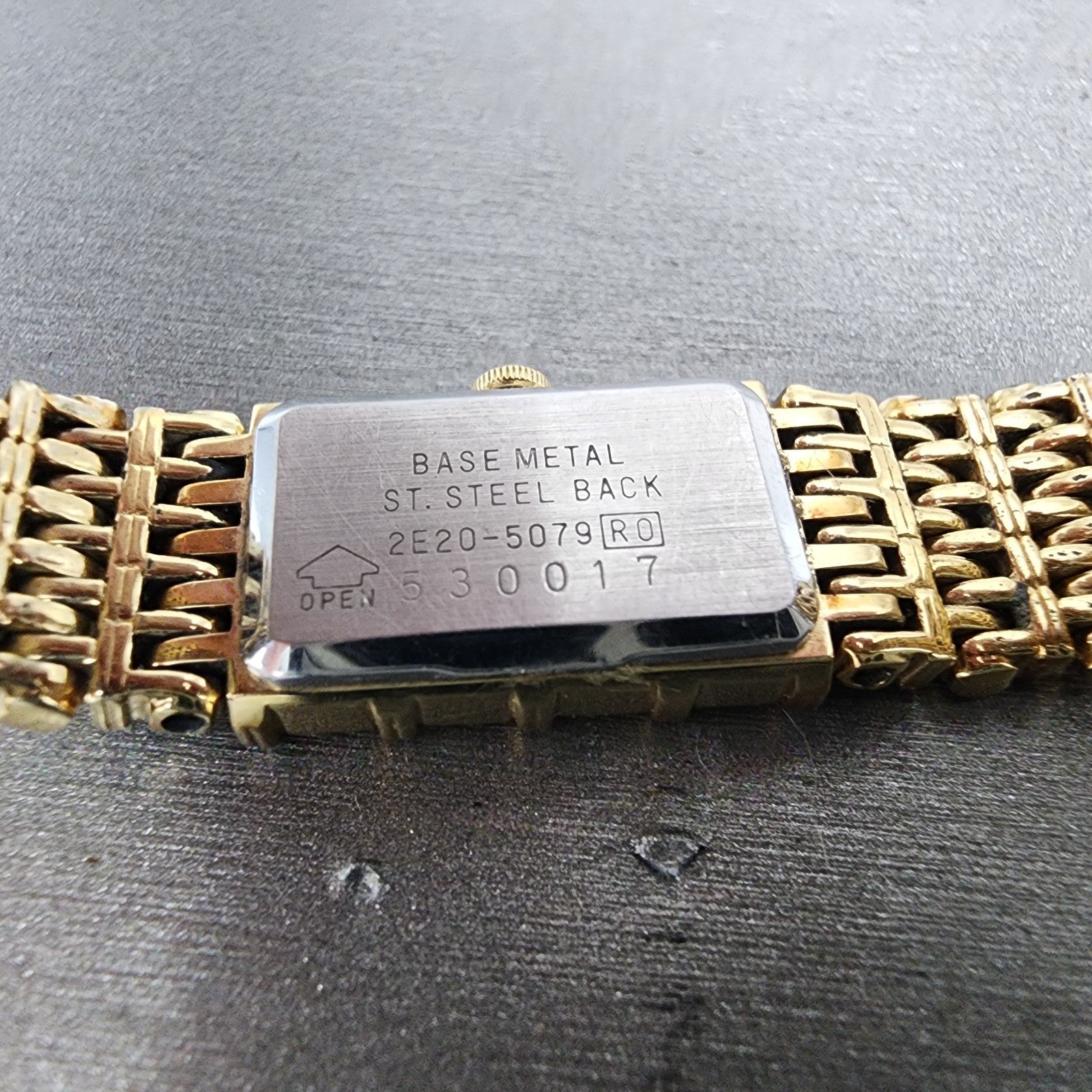 Seiko Tank Watch Women 12mm Champagne Dial Gold Tone 2e205079 New Battery9