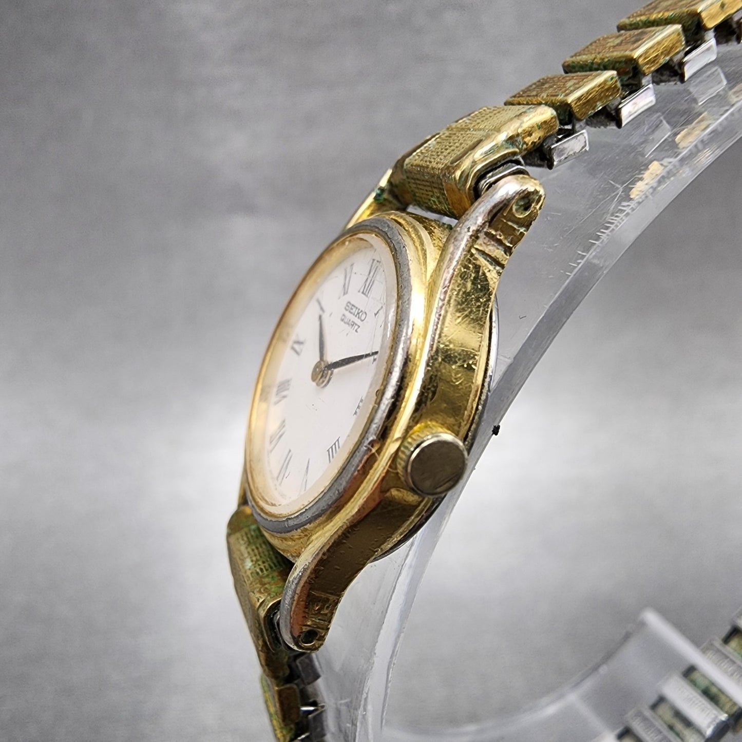 Seiko Watch Women 19mm White Dial Gold Tone Round 2p200089 New Battery2