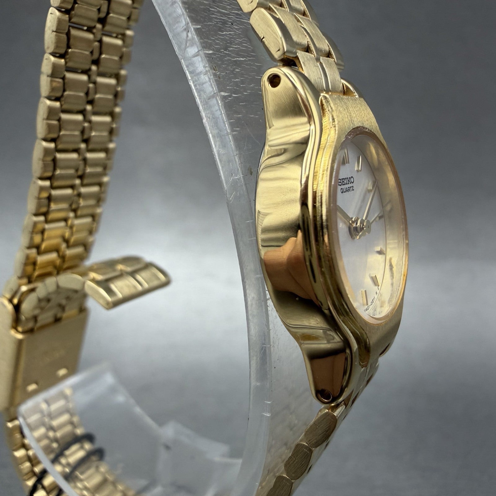 Seiko Watch Women 19mm White Dial Gold Tone Round V4010099 New Batt NOS W/Box3