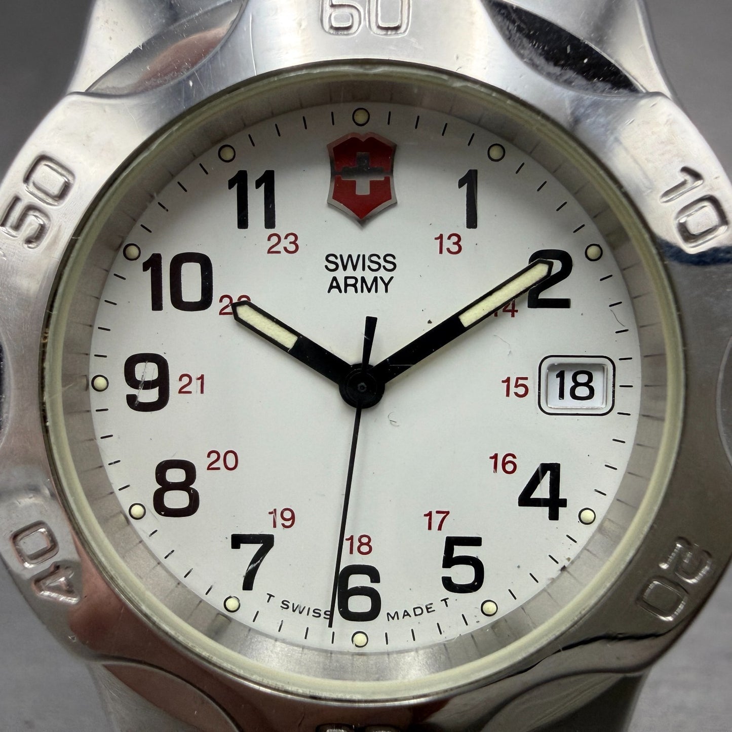 Victorinox Swiss Army Officer Watch Men 39mm White Dial Silver Date Round PARTS2