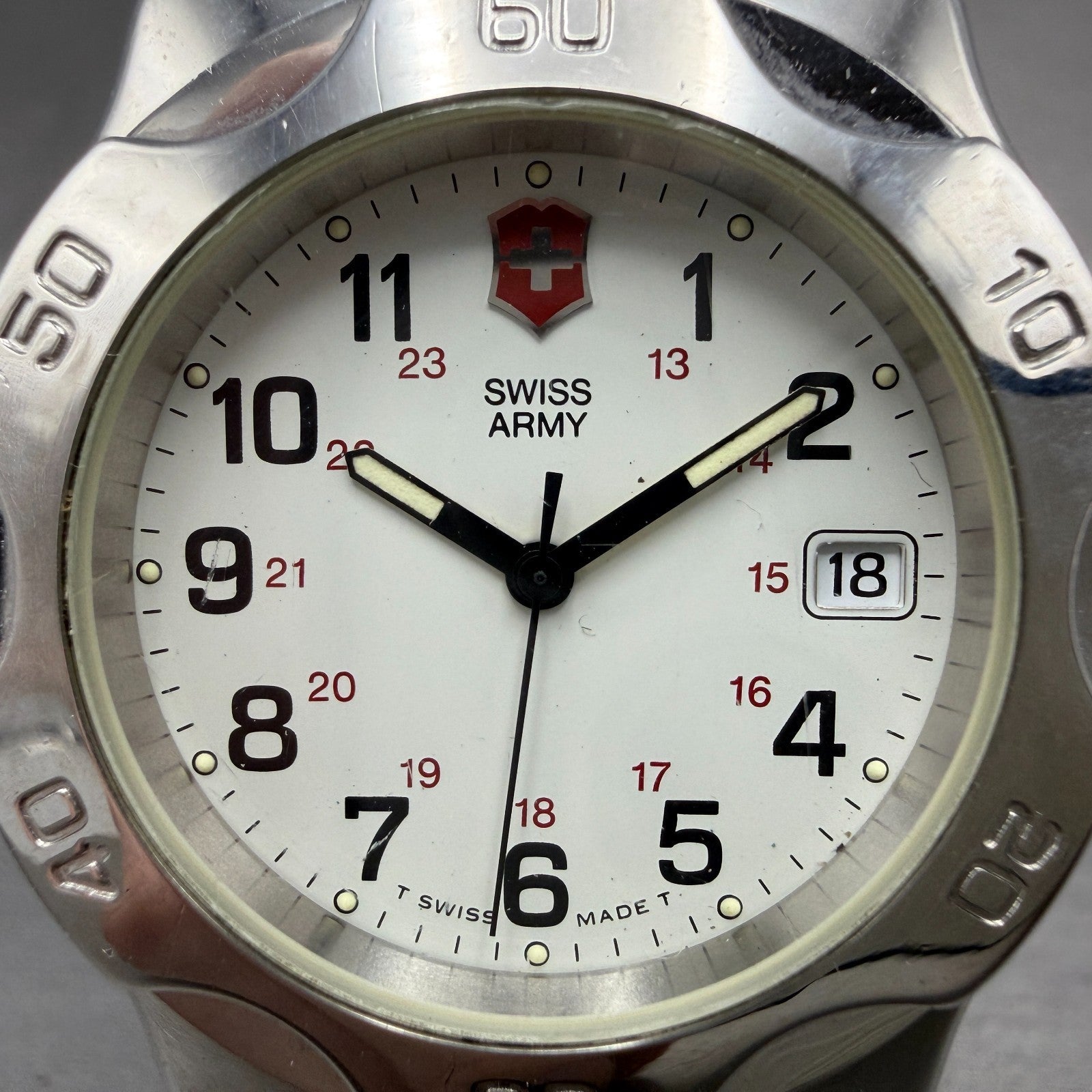 Victorinox Swiss Army Officer Watch Men 39mm White Dial Silver Date Round PARTS2