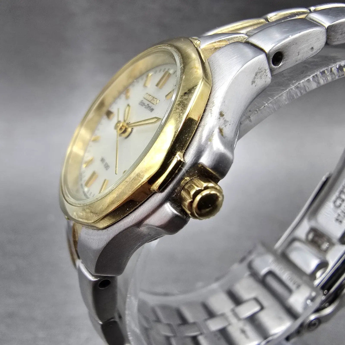 Citizen Eco-Drive Watch Women 25mm Silver Dial Two Tone Date Round Works E010 jp2
