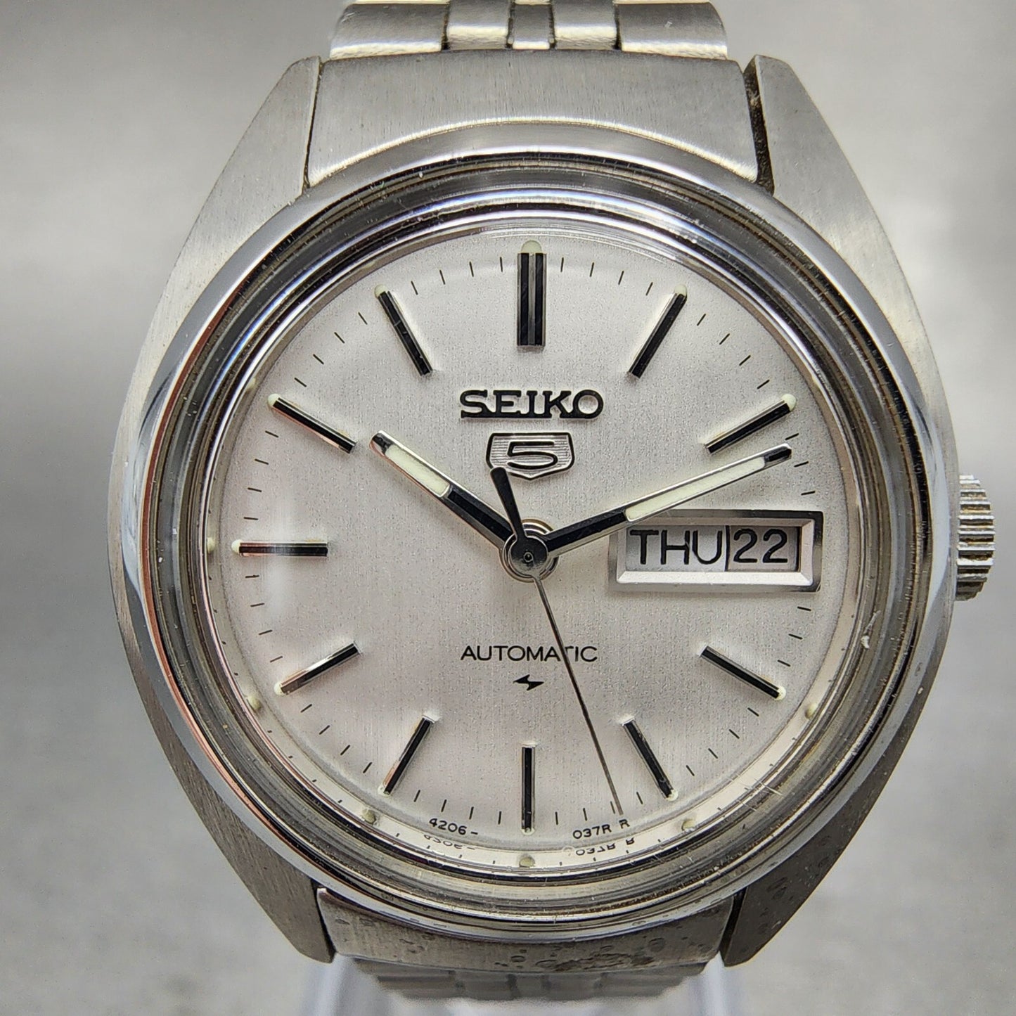 Seiko 5 Automatic Watch Women 25mm White Dial Silver Tone Daydat Round 610675201