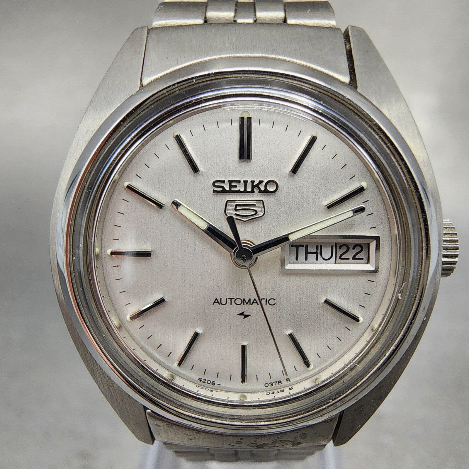 Seiko 5 Automatic Watch Women 25mm White Dial Silver Tone Daydat Round 610675201