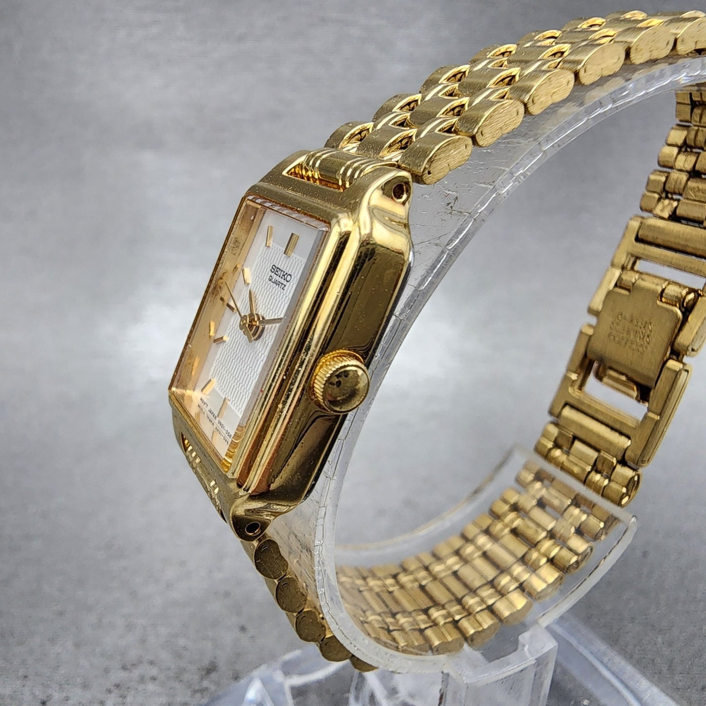 Seiko Tank Watch Women 18mm White Dial Gold Tone Rectangle V4015129 New Battery2