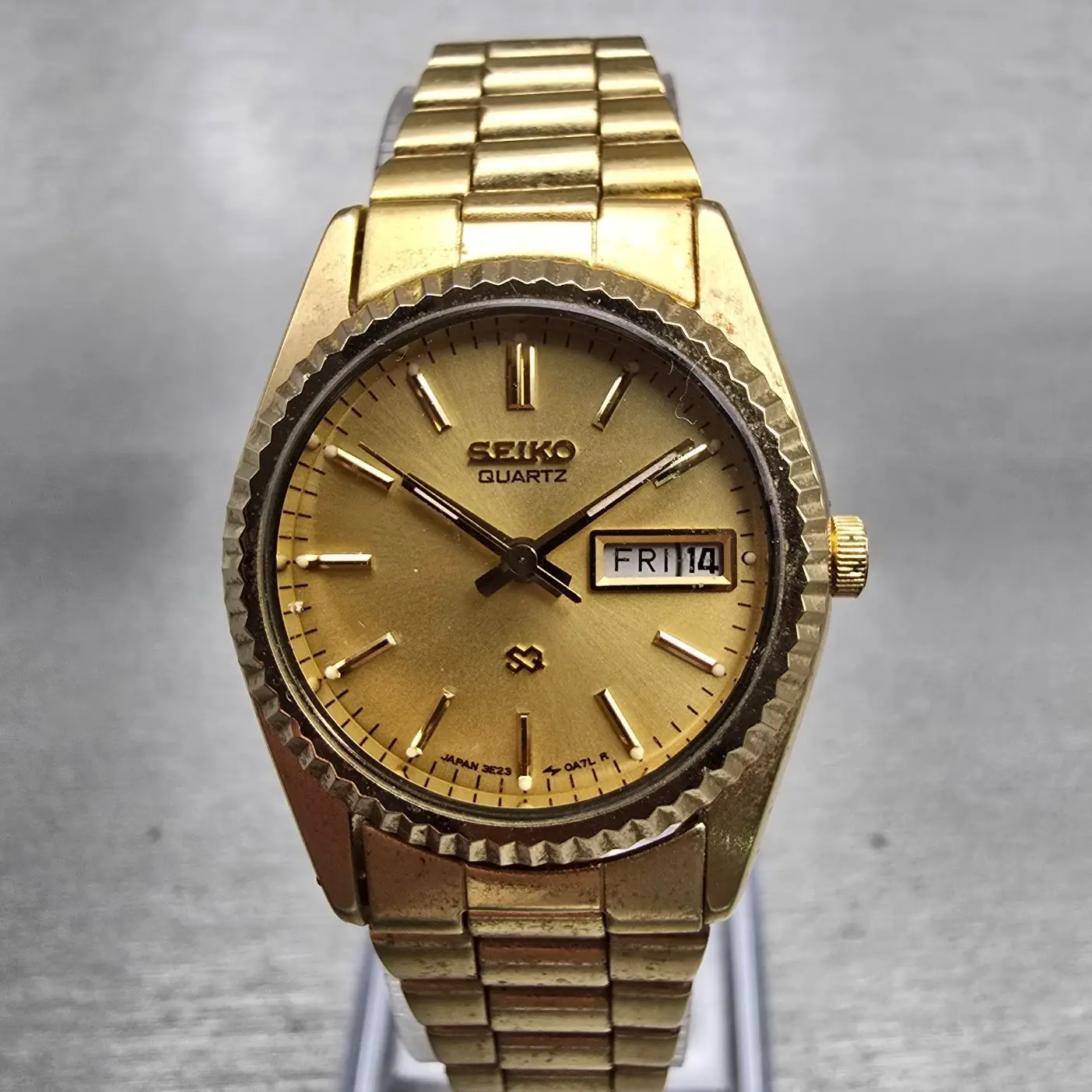 Seiko SQ Watch Women 24mm Gold Dial Gold Tone Daydate Round 3E23-0A69 New Batt0