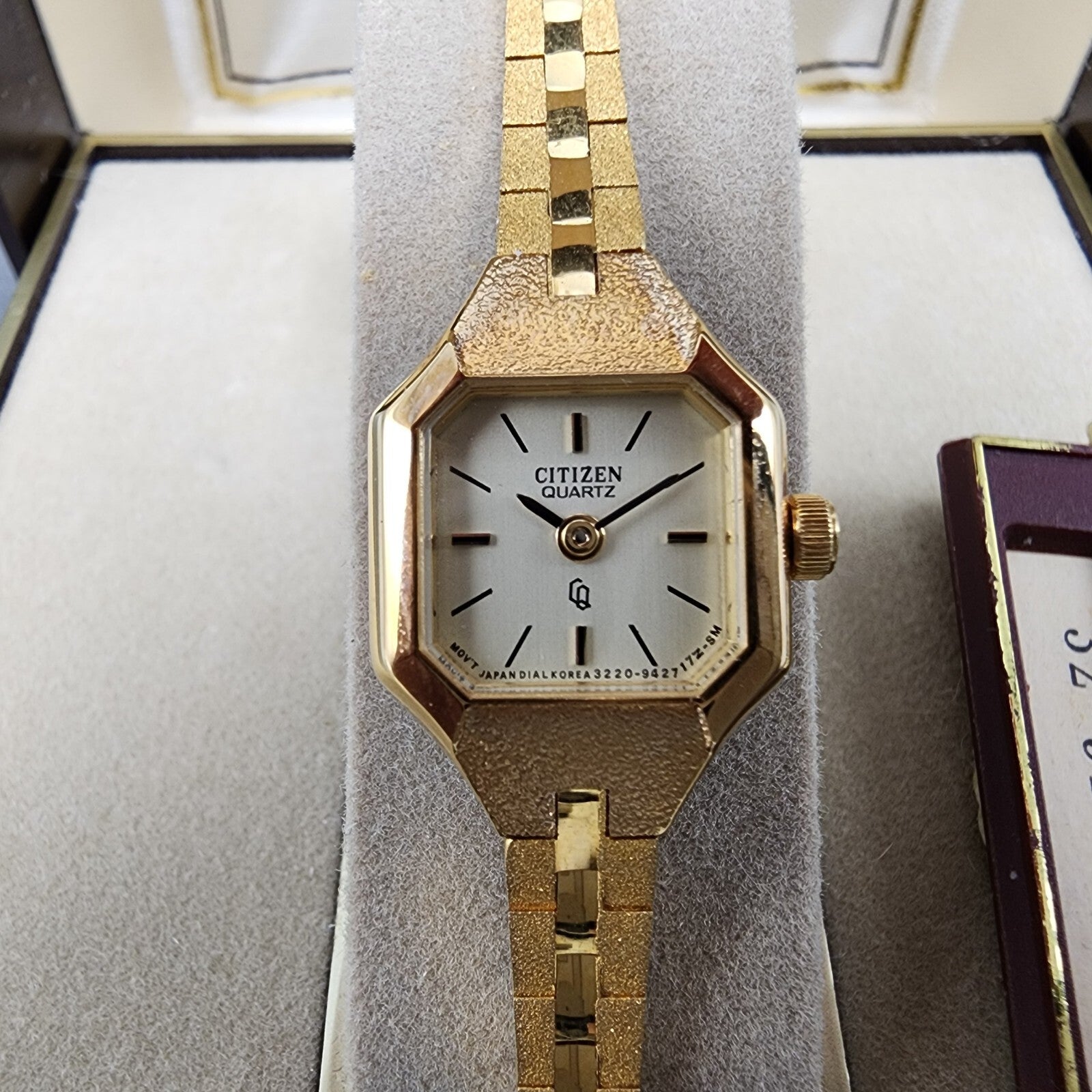 Citizen Watch Women 17mm Champagne Dial Gold Tone NOS 3220890809 New Battery1