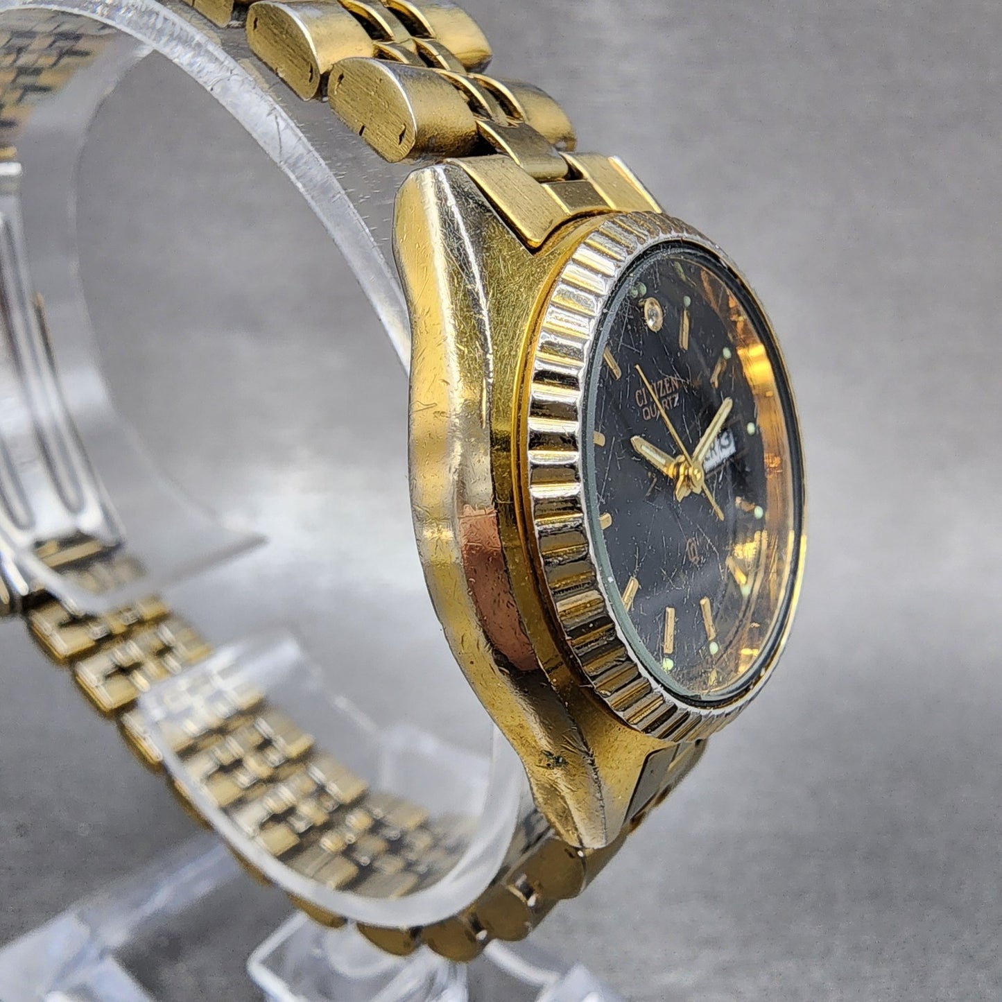 Citizen CQ Watch Women 26mm Black Dial Gold Tone Daydate 6000075684  NewBattery3