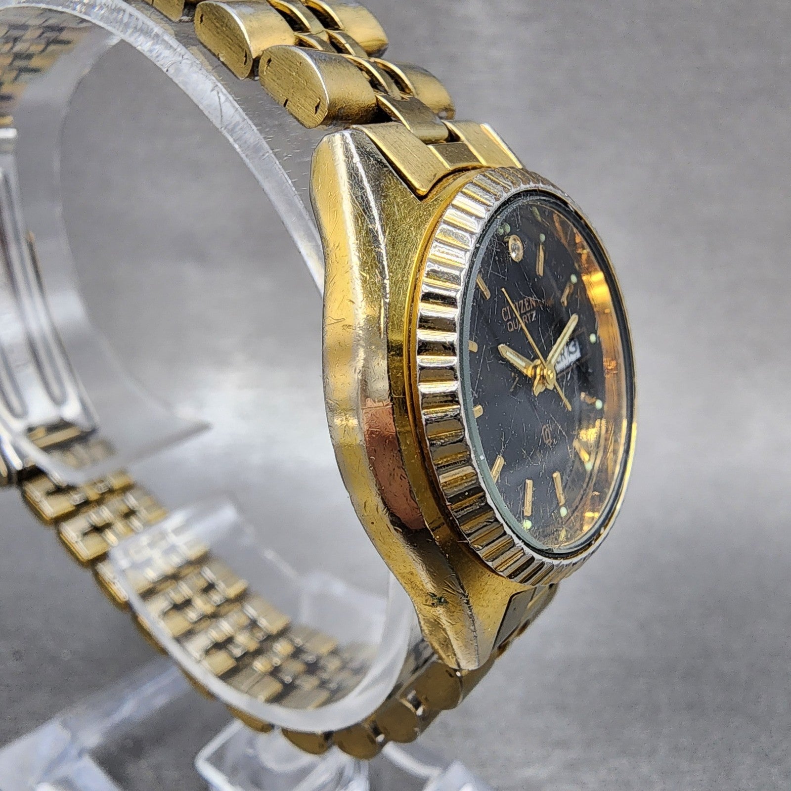 Citizen CQ Watch Women 26mm Black Dial Gold Tone Daydate 6000075684  NewBattery3