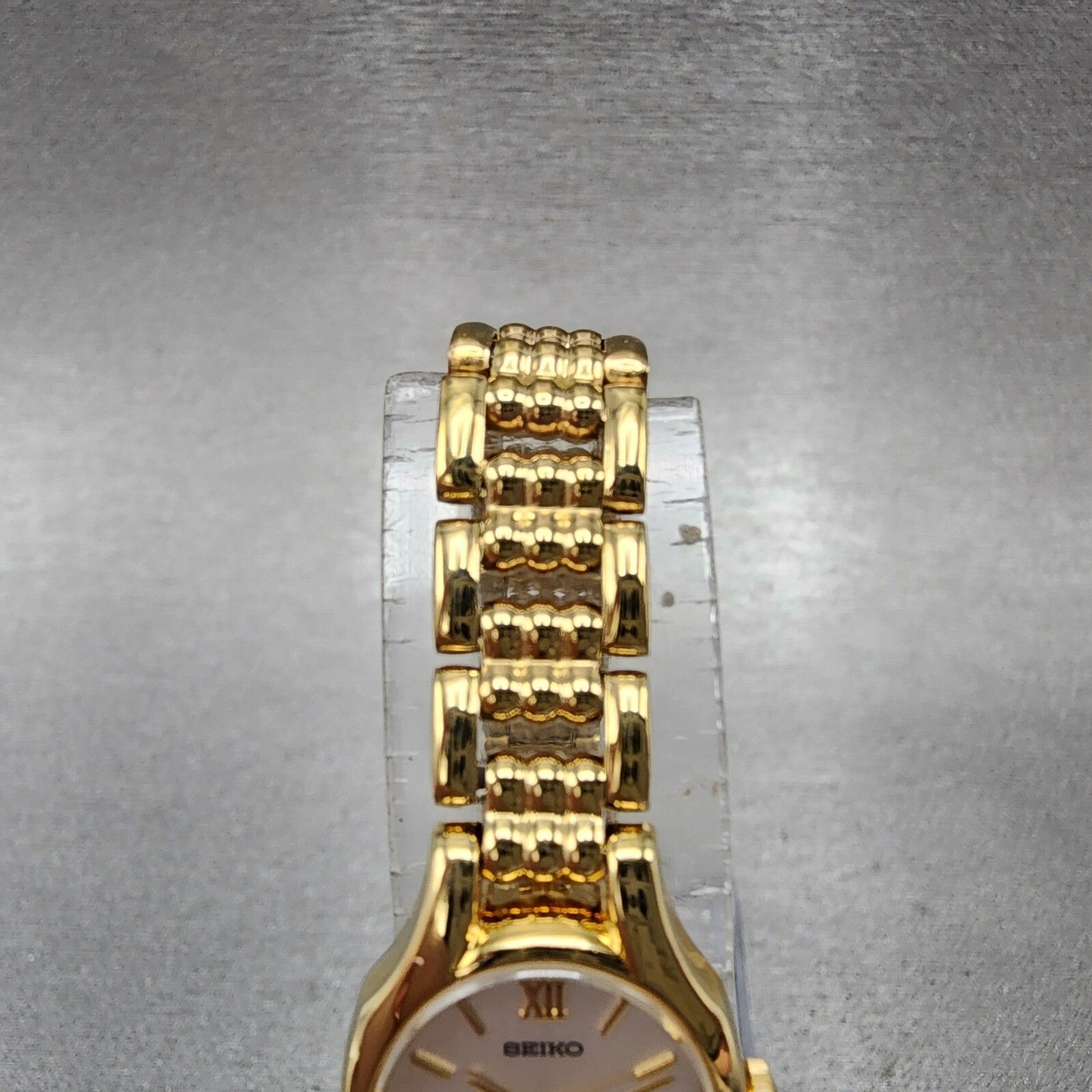 Seiko Watch Women 18mm Silver Dial Gold Tone Oval 2p206230 New Battery4