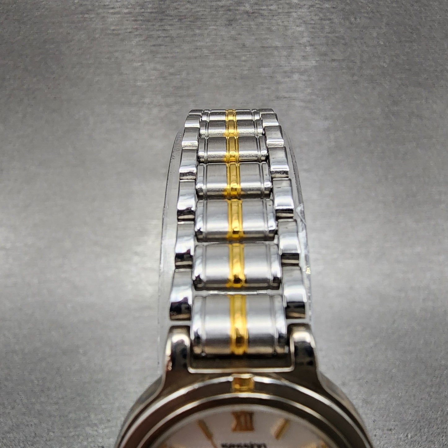Seiko Session Watch Women 24mm White Dial Two Tone Round V801113A New Battery4