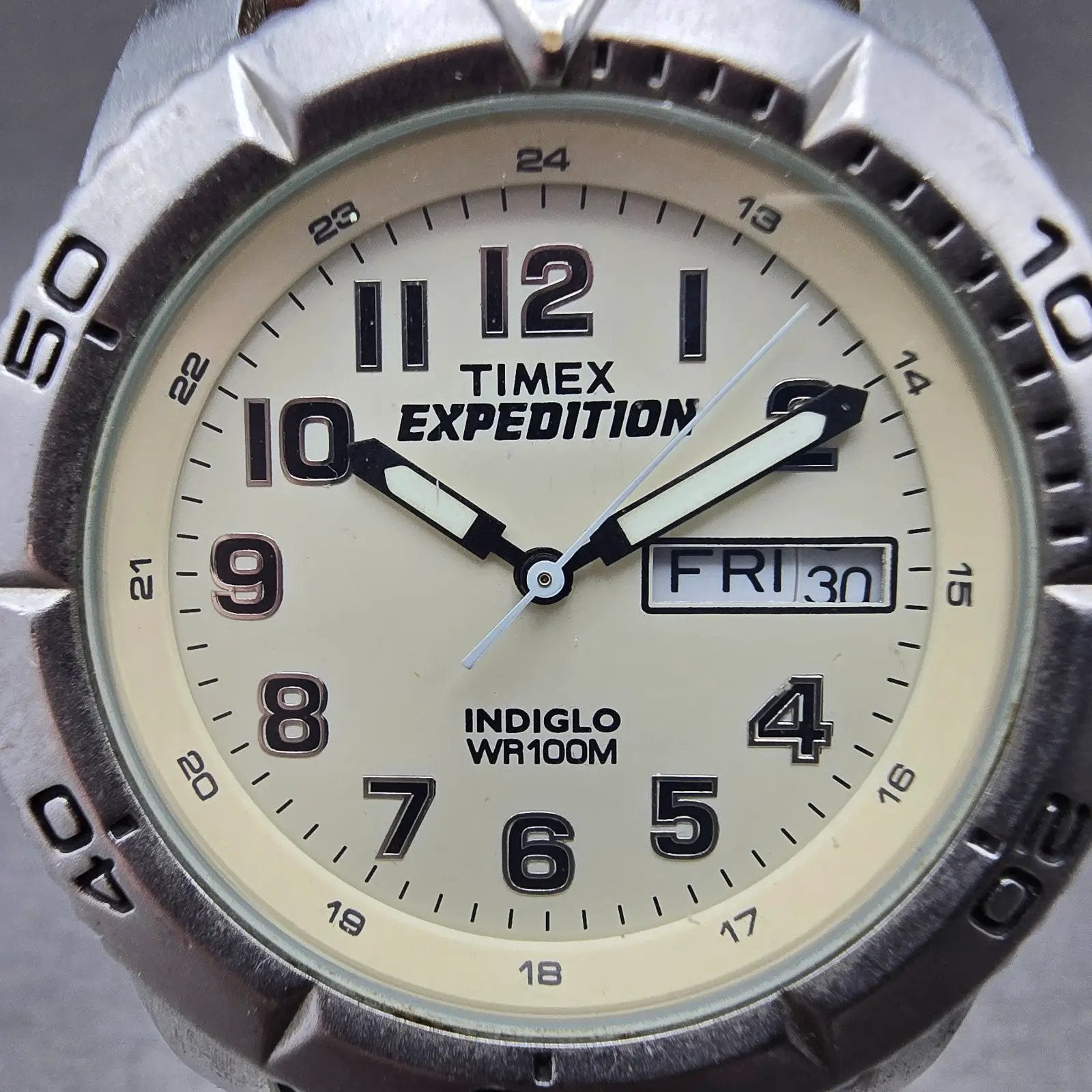 Timex Expedition Dive Watch Men 40mm Cream Dial Silver Tone Daydate New Battery1