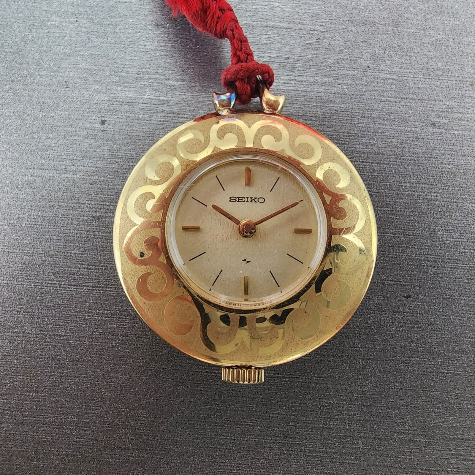 Seiko Pendent Watch Women 26mm Champagne Dial Gold Tone Round Manual Wind Runs0