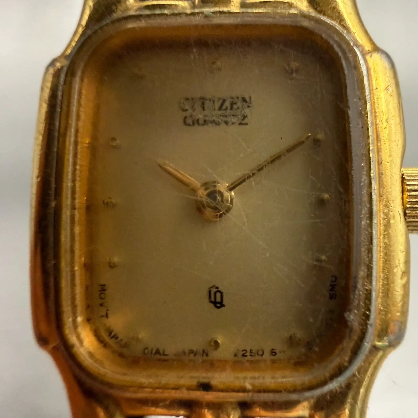 Citizen CQ Watch Women 15mm Champagne Dial Gold Rectangle 2250-S04701 New Batt1
