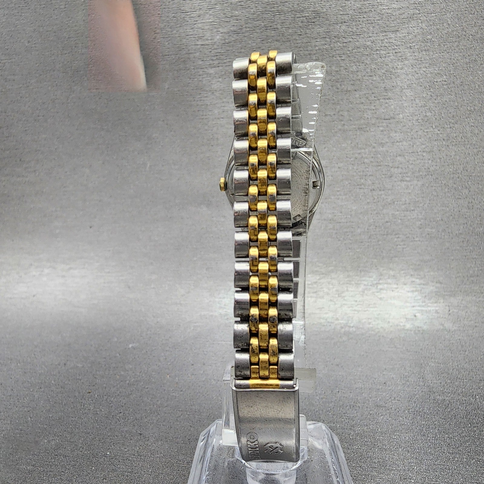 Seiko SQ Watch Women 24mm Gold Dial Two Tone Daydate 24mm Round New Battery J1237