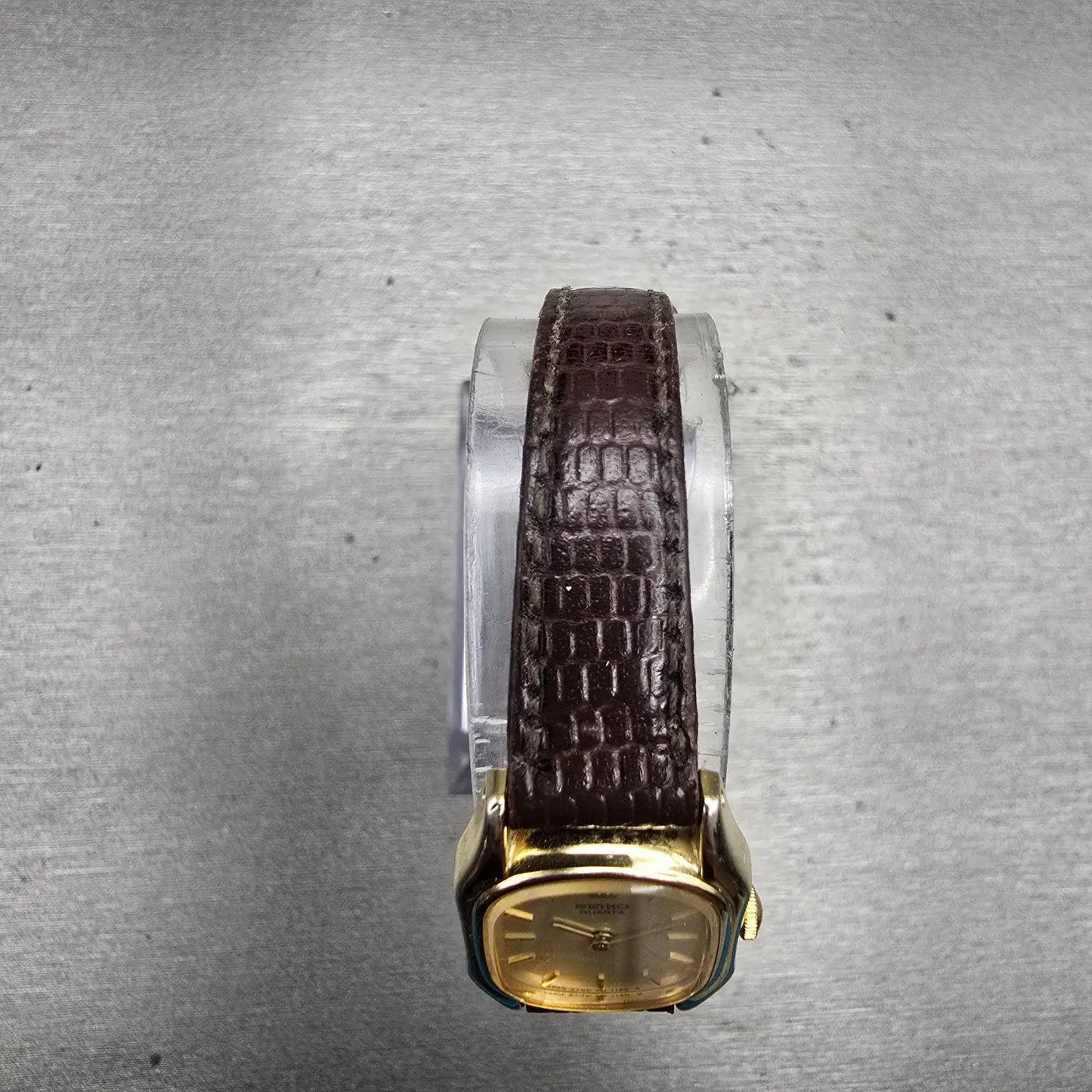 Seiko Watch Women 17mm Champagne Dial Gold Tone Rectangle 2Y00-5250 New Battery4