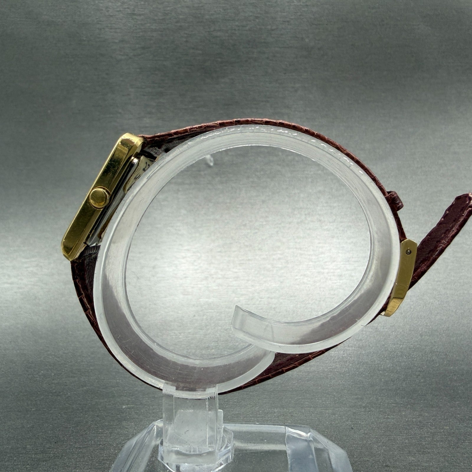 Seiko Watch Women 19mm Red Dial Gold Tone Rectangle 5420-544A New Battery NOS6