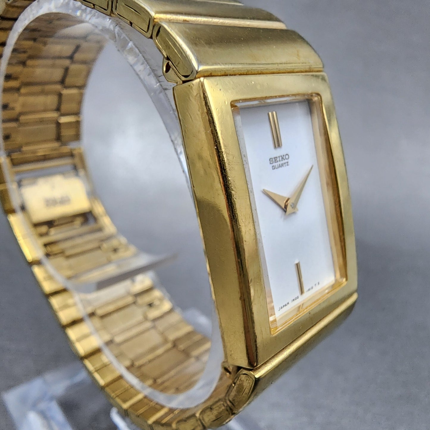 Seiko Tank Watch Women 18mm White Dial Gold Tone Rectangle 1n005e80 New Battery3