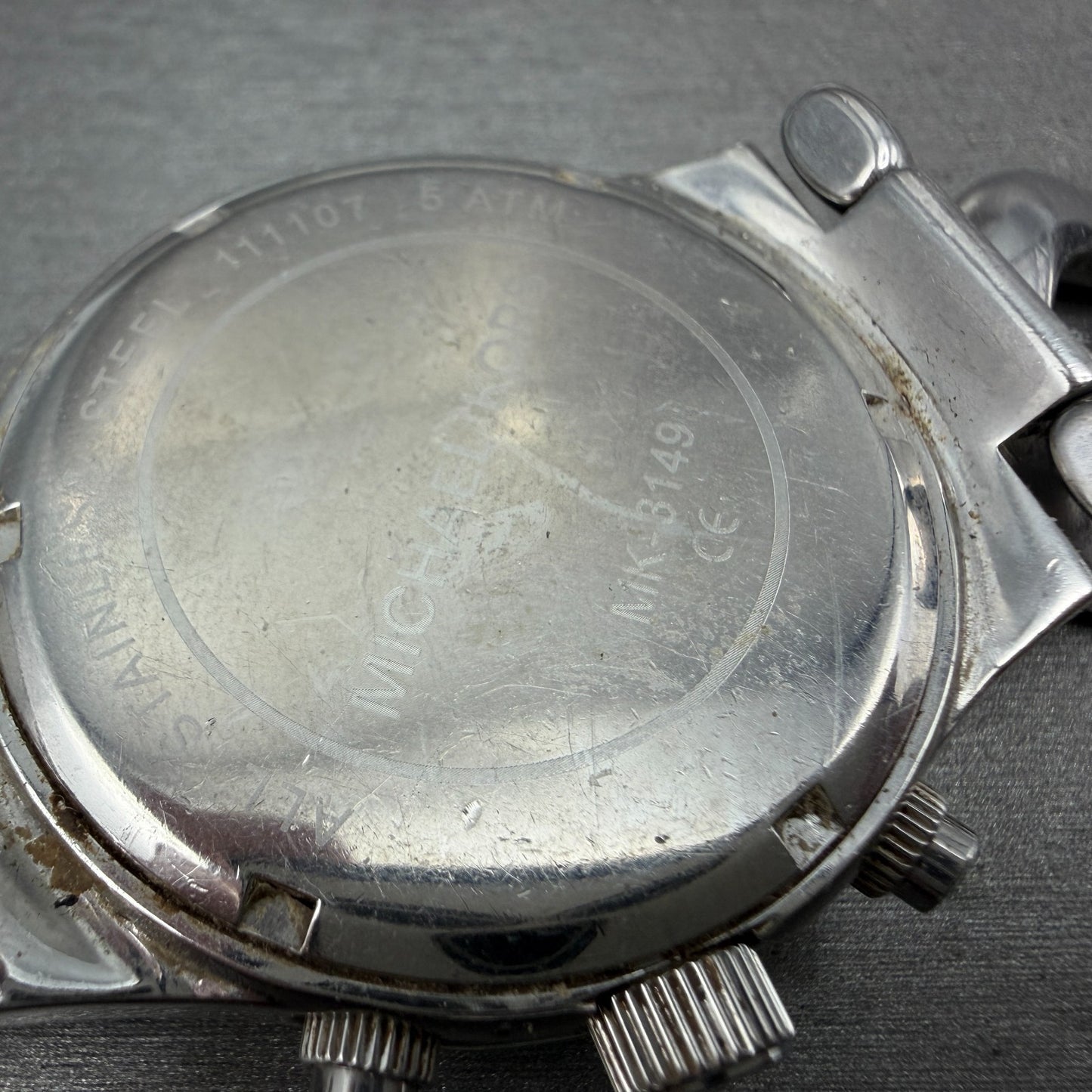 Michael Kors Runway Chronograph Watch Women 38mm Silver Dial Silver Tone NewBatt9