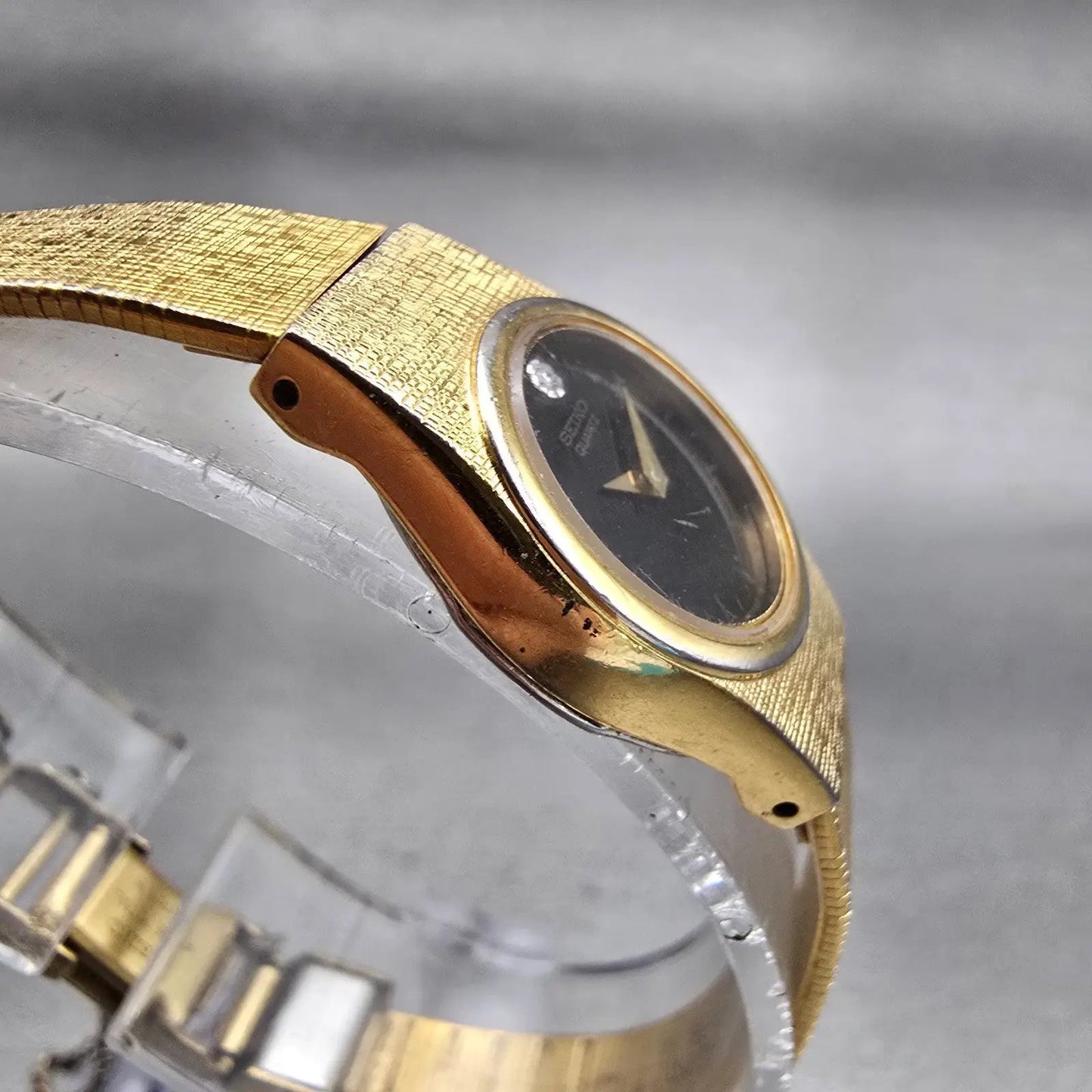 Seiko Watch Women 17mm Black Dial Gold Tone Oval 2Y00-0069 New Battery Vintage3