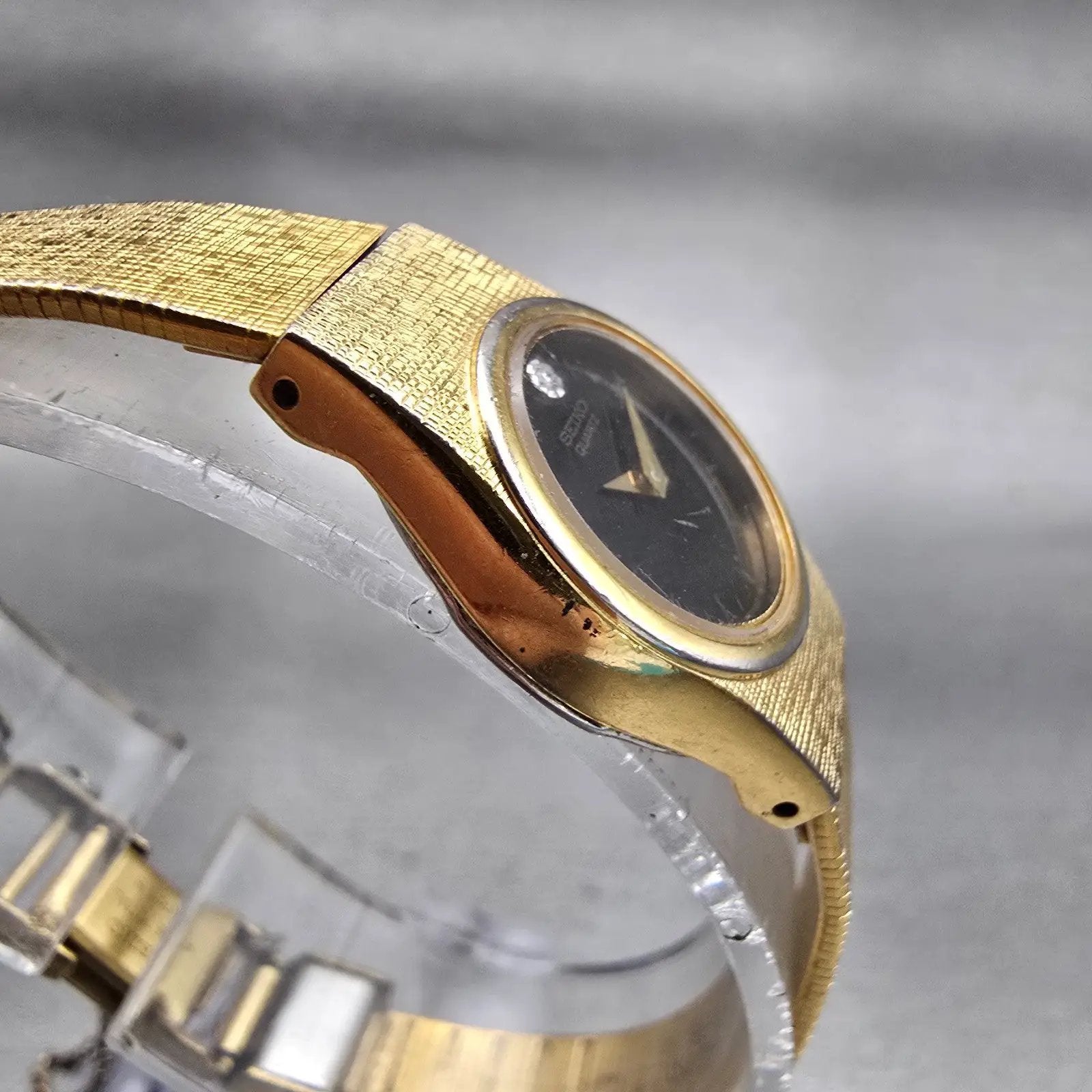 Seiko Watch Women 17mm Black Dial Gold Tone Oval 2Y00-0069 New Battery Vintage3