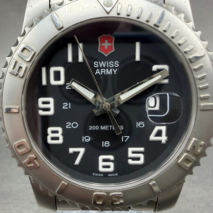 Victorinox Swiss Army Maverick II Dive Watch Men 42mm Black Dial Steel Date Runs1