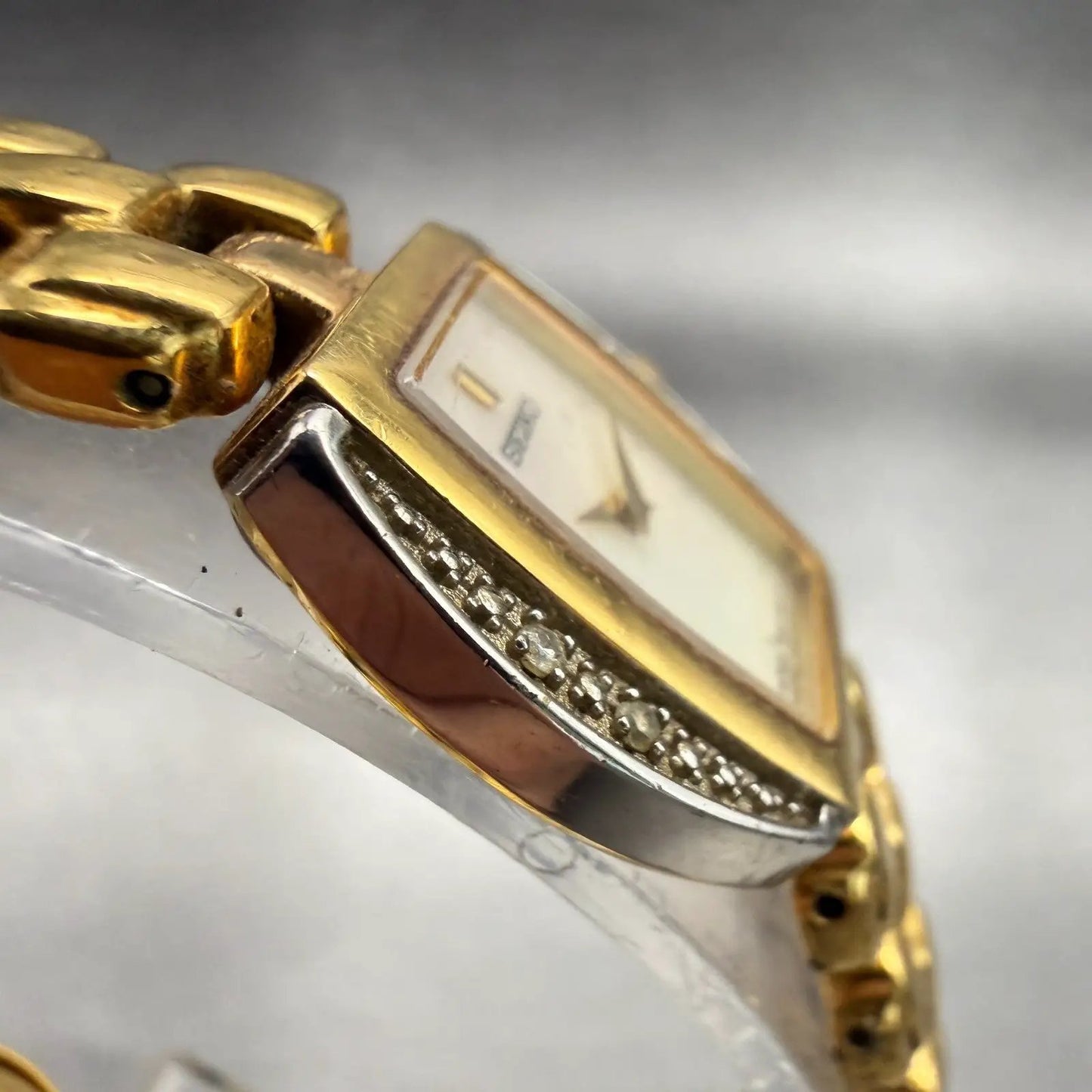 Seiko Watch Women 19mm MOP Dial Gold Tone Diamonds Oval 4N00-6809 New Battery3