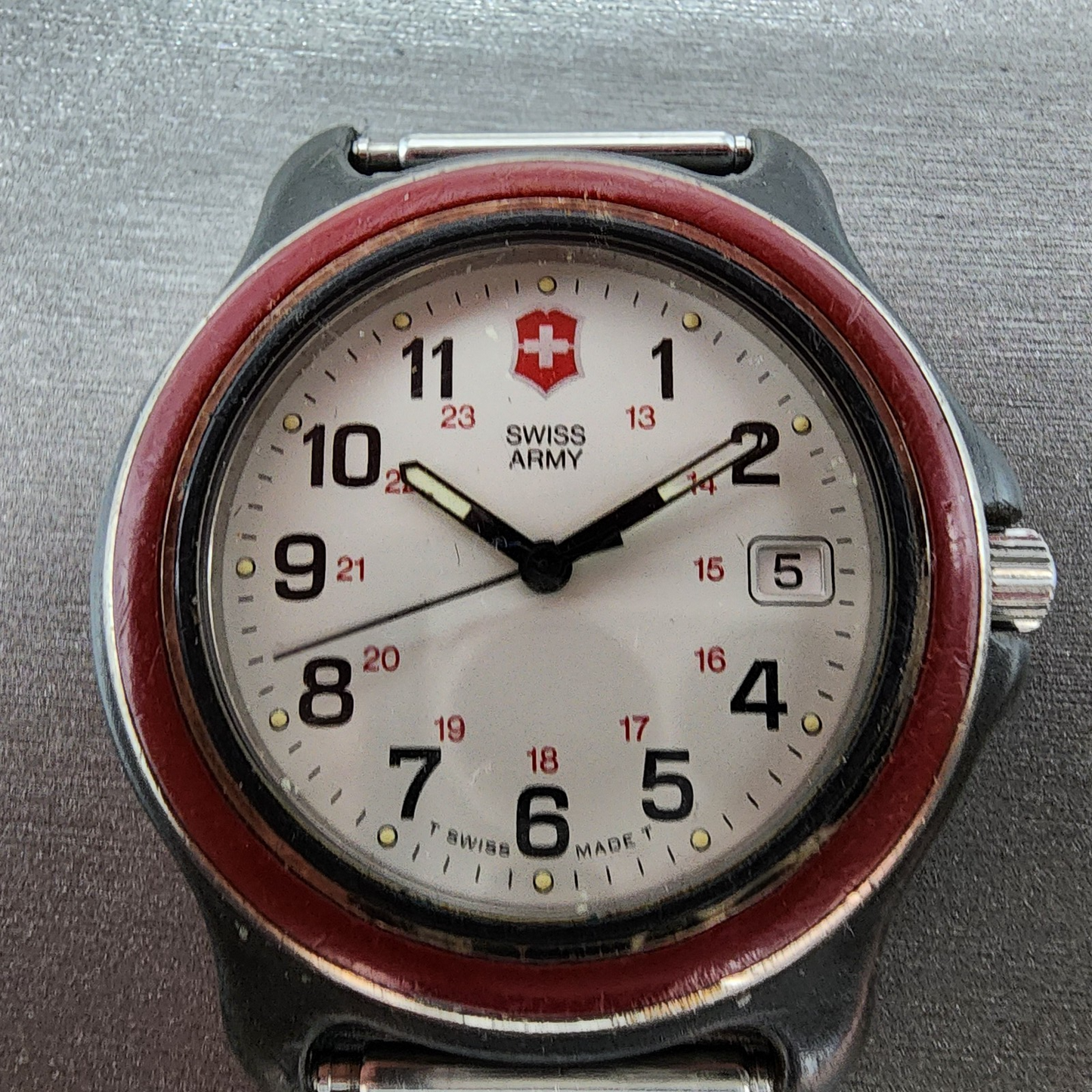 Victorinox Swiss Army Watch Men 39mm White Dial Black Tone Date Round New Batt1