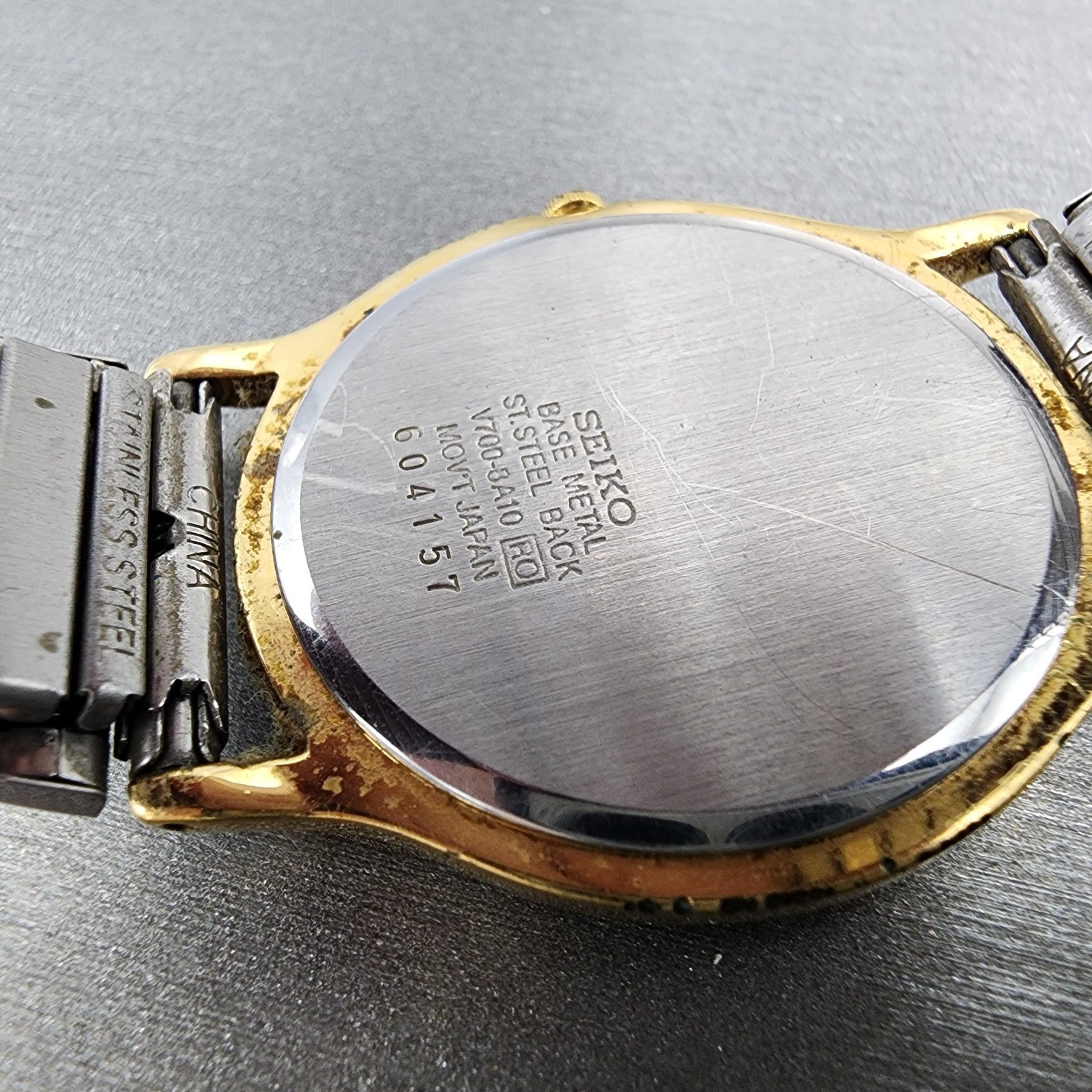 Seiko Watch Men 35mm White Dial Two Tone Round Bracelet V7008a10 PARTS10