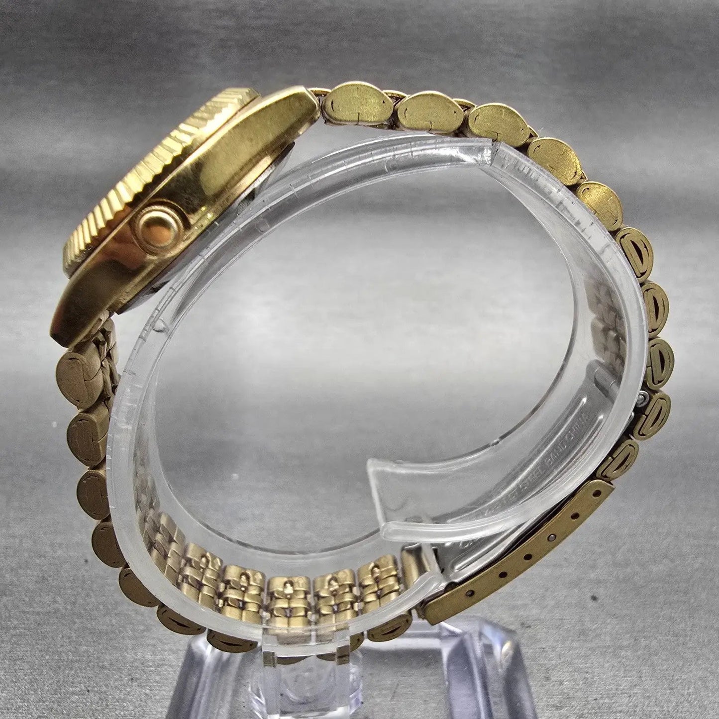 Citizen CQ Watch Women MOP Dial Gold Tone Daydate Round 1002-R15101 New Battery6