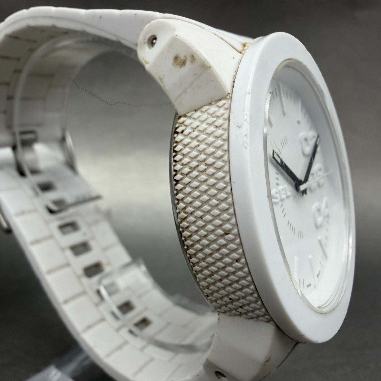 Diesel Watch Men 44mm White Dial White Rubber Round DZ1436 New Battery ABCD3