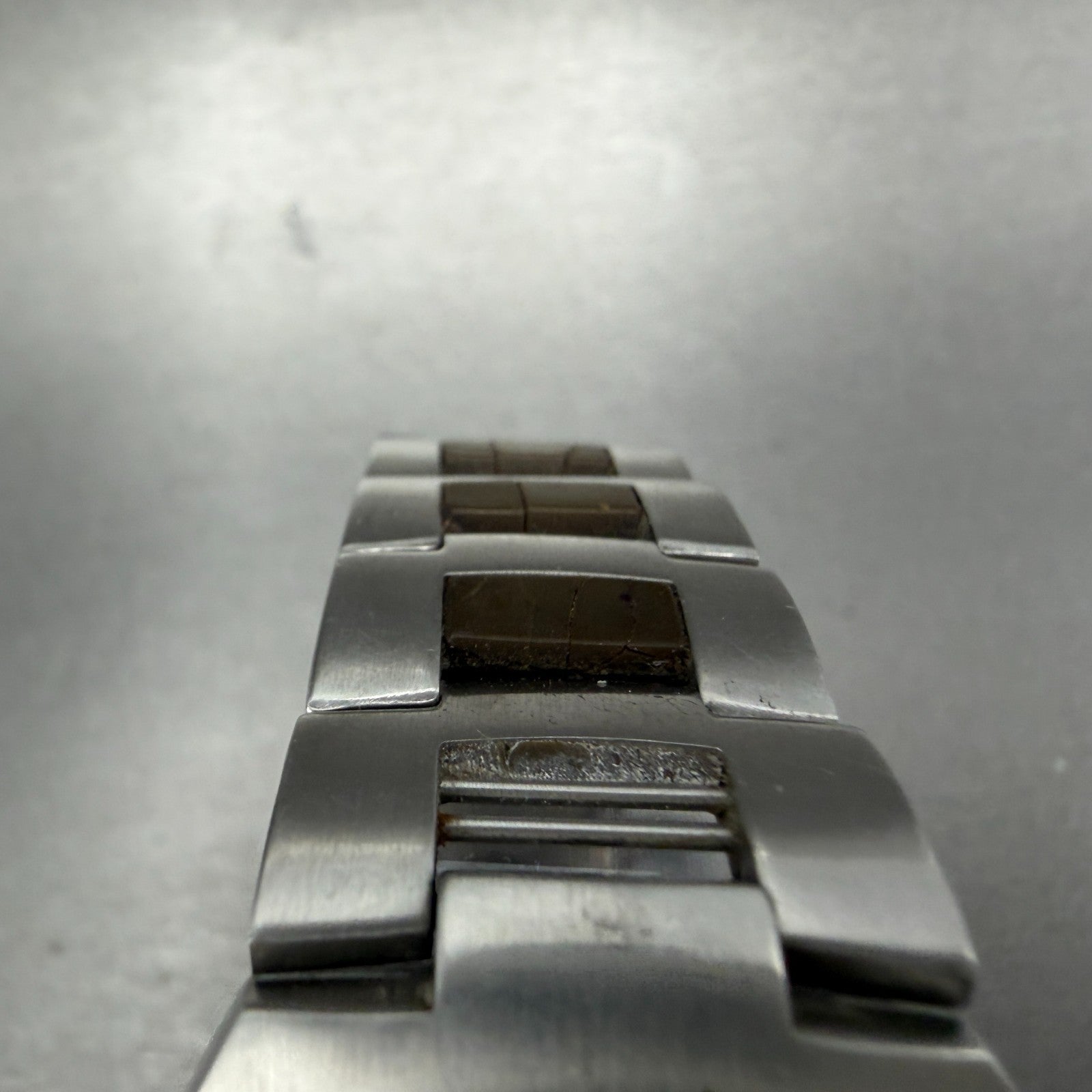 Guess Water Pro Watch Men 37mmm Silver Dial Silver Tone Round P177GL New Battery4