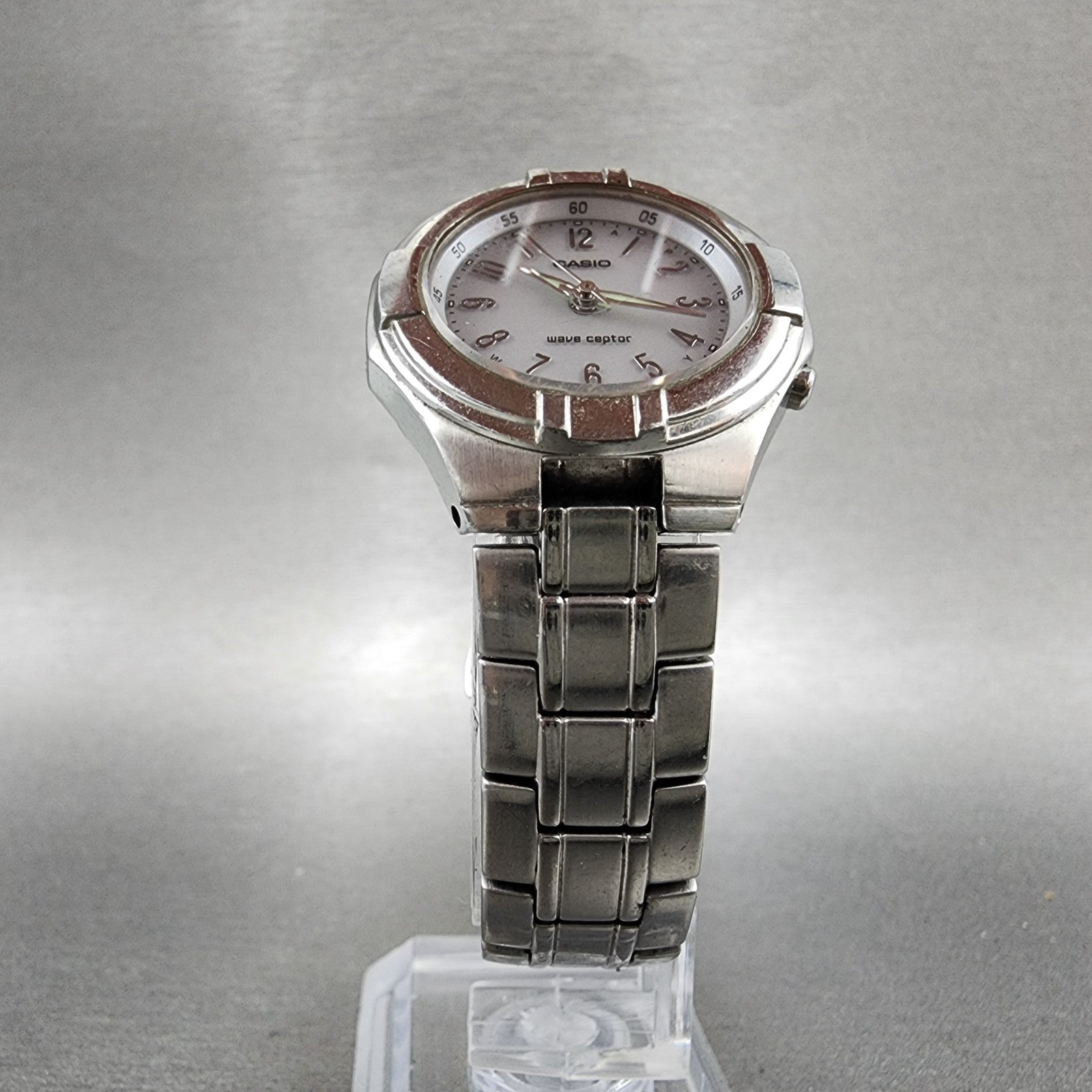 Casio Waveceptor Watch Women 30mm White Dial Silver Tone Date Round Runs LWQ1505