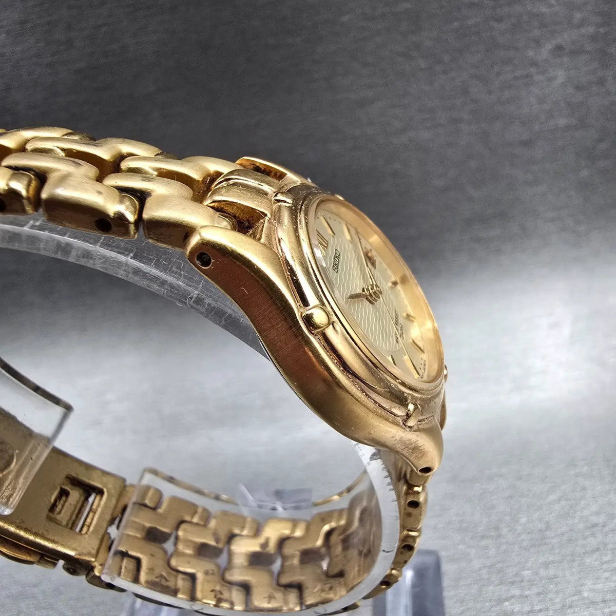Seiko Watch Women 25mm Champagne Dial Gold Tone Date Round 7N82-0599 New Batt JP3