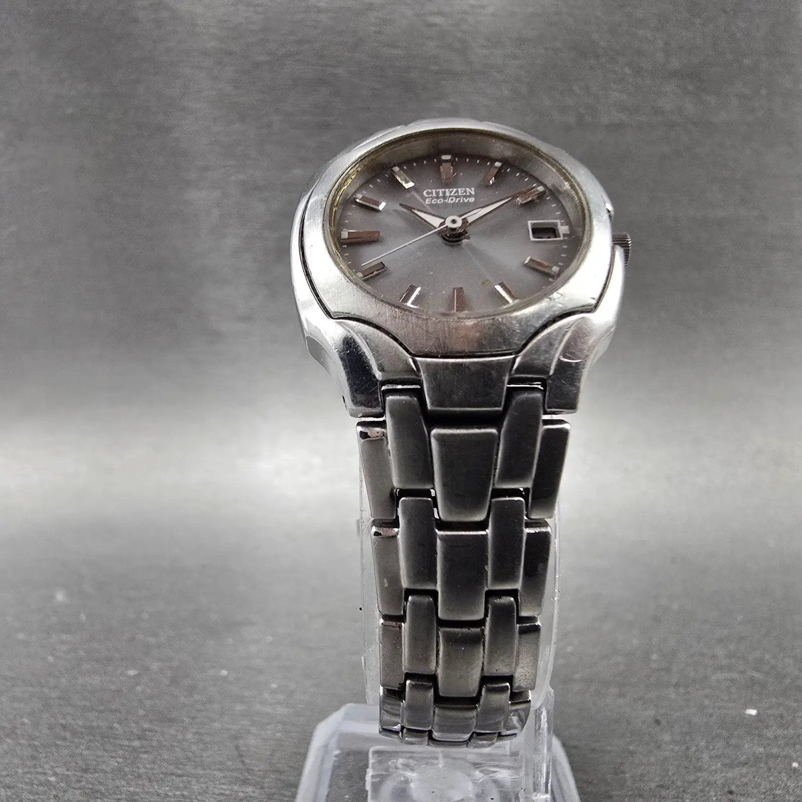 Citizen Eco-Drive Watch Women 25mm Gray Dial Silver Tone Date E011-S049601 RunsK8