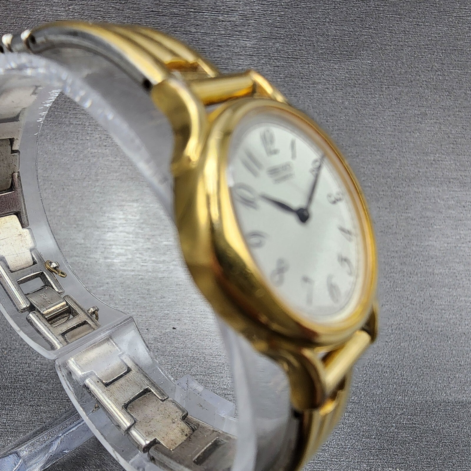 Seiko Watch Women 23mm White Dial Two Tone Round 23206170 New Battery VTG3