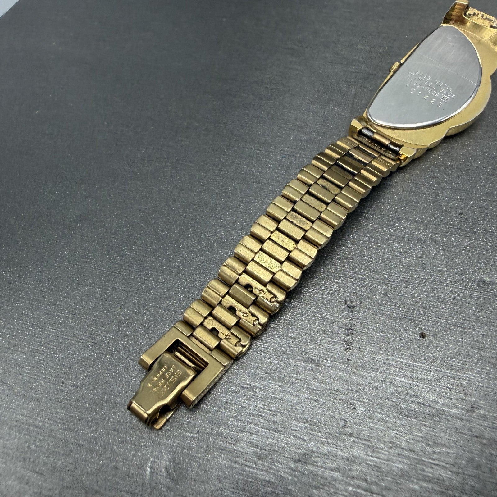 Seiko Half Moon Watch Women 20mm White Dial Gold Tone 1N00-5E09 New Battery8