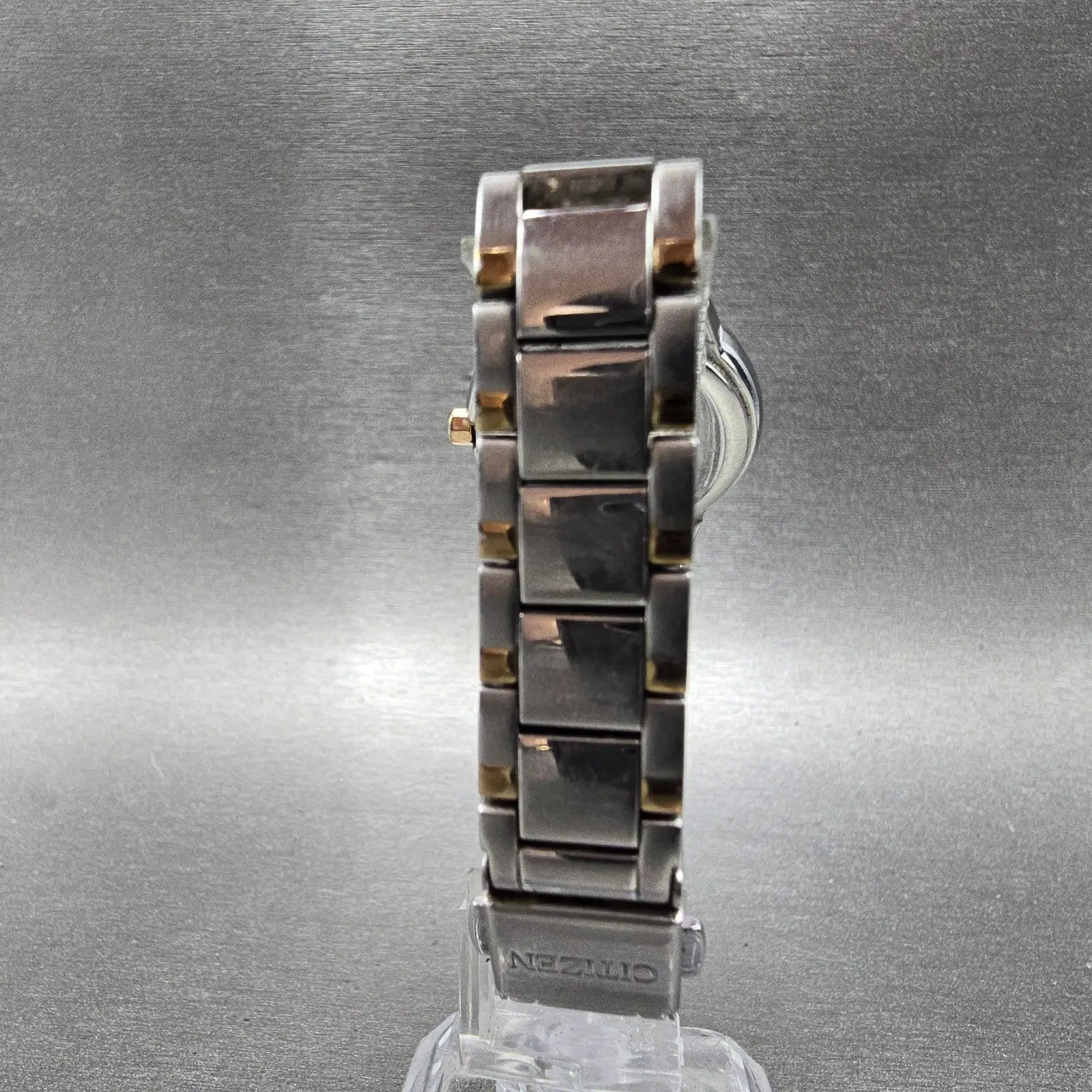Citizen Eco-Drive Watch Women 26mm MOP Dial Two Tone Date E011-S070082 Works KKJ8