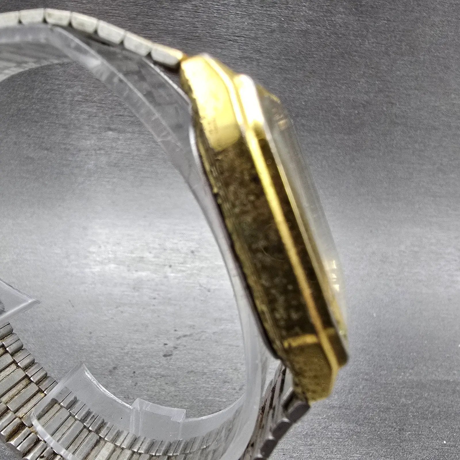 Casio MQ-518 Watch Men 30mm Champagne Dial Gold Tone Rectangle Daydate New BattL3