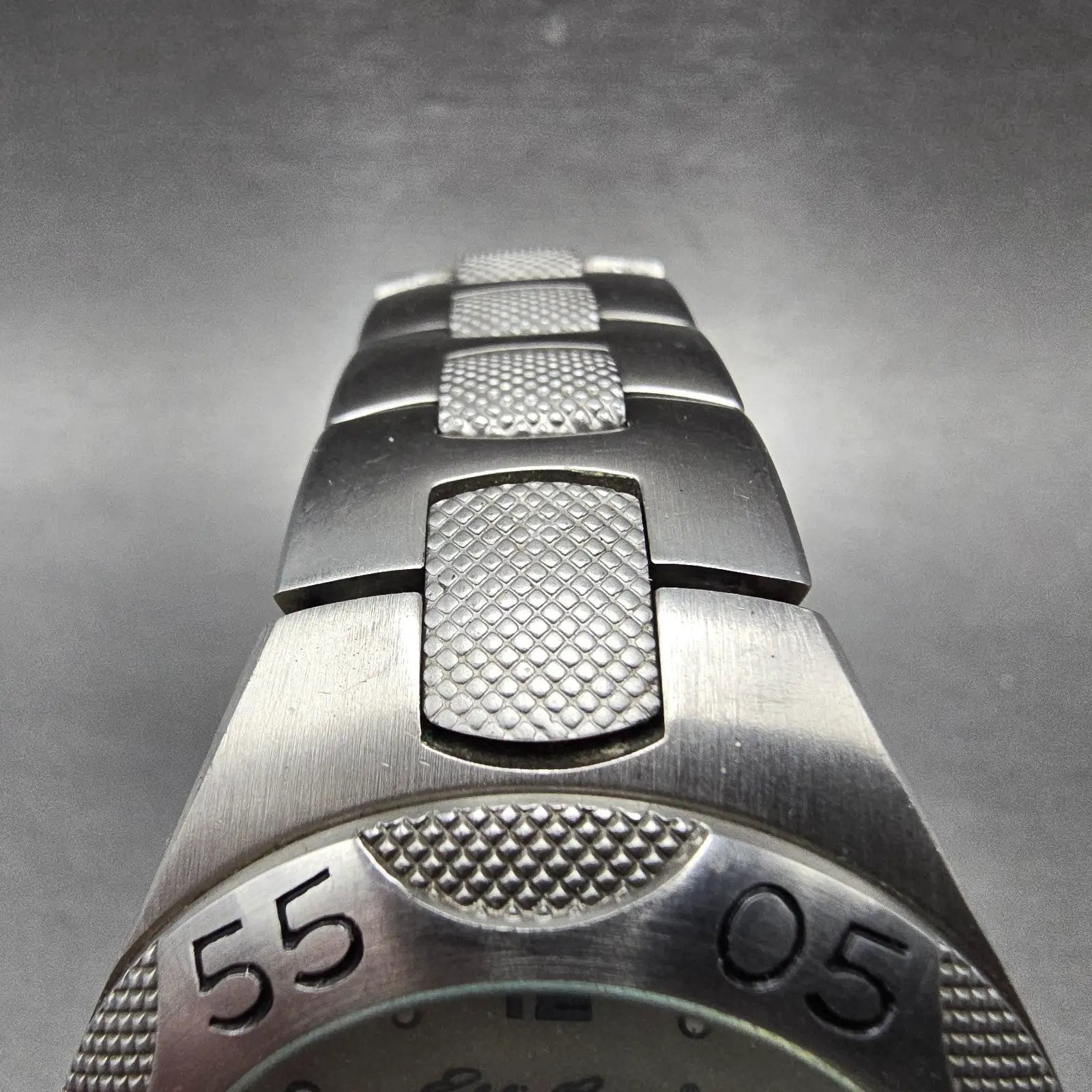 Eddie Bauer Dive Watch Men 41mm Silver Dial Silver Tone Date Round New Battery4
