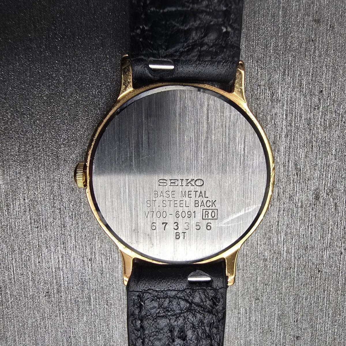 Seiko Watch Women 26mm White Dial Gold Tone Round V700-6091 New Battery10