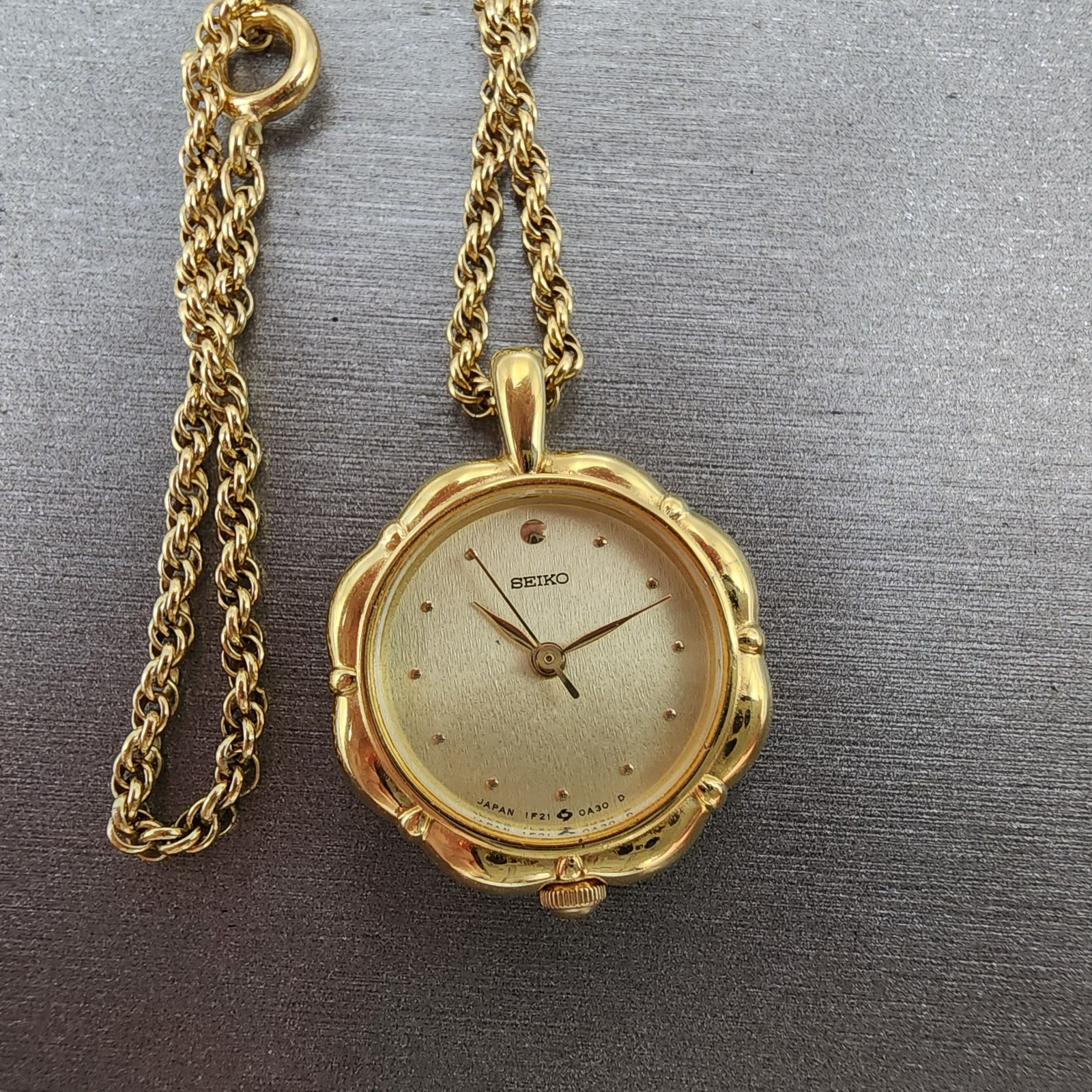 Seiko Necklace Watch Women 21mm Champagne Dial Gold Tone 1f210a10 New Battery0
