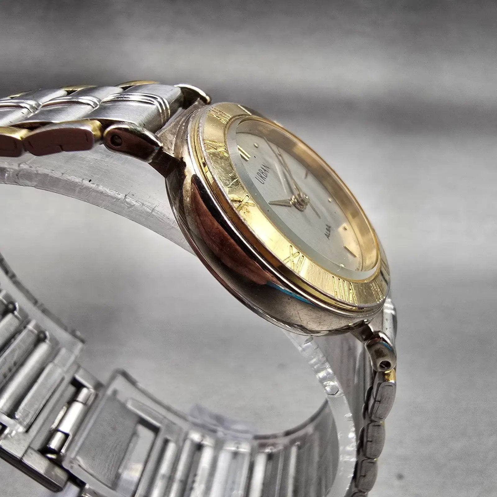 Seiko Alba Urban Watch Women 25mm Silver Dial Two Tone Round V301-6150 New Batt3