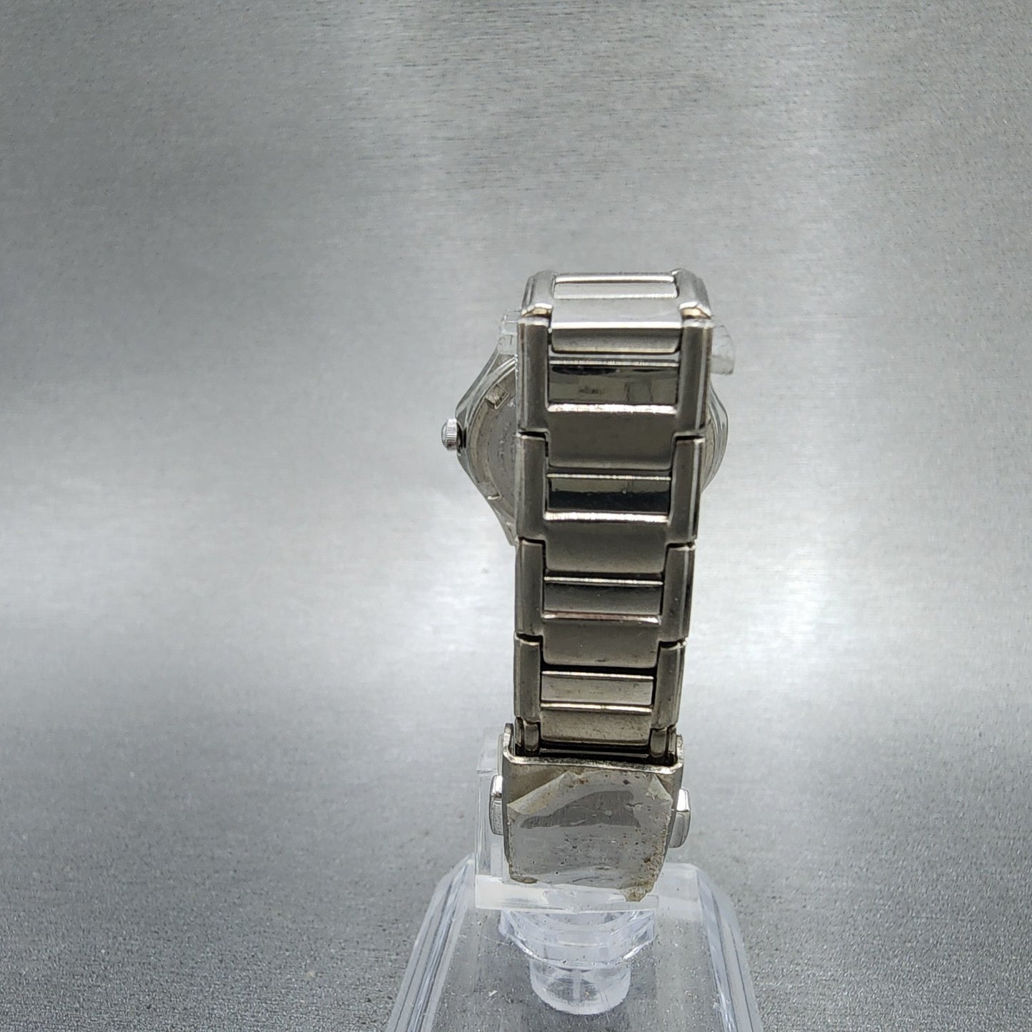 Seiko Solar Watch Women 29mm MOP Dial Titanium Date Round V1820AA0 Runs7