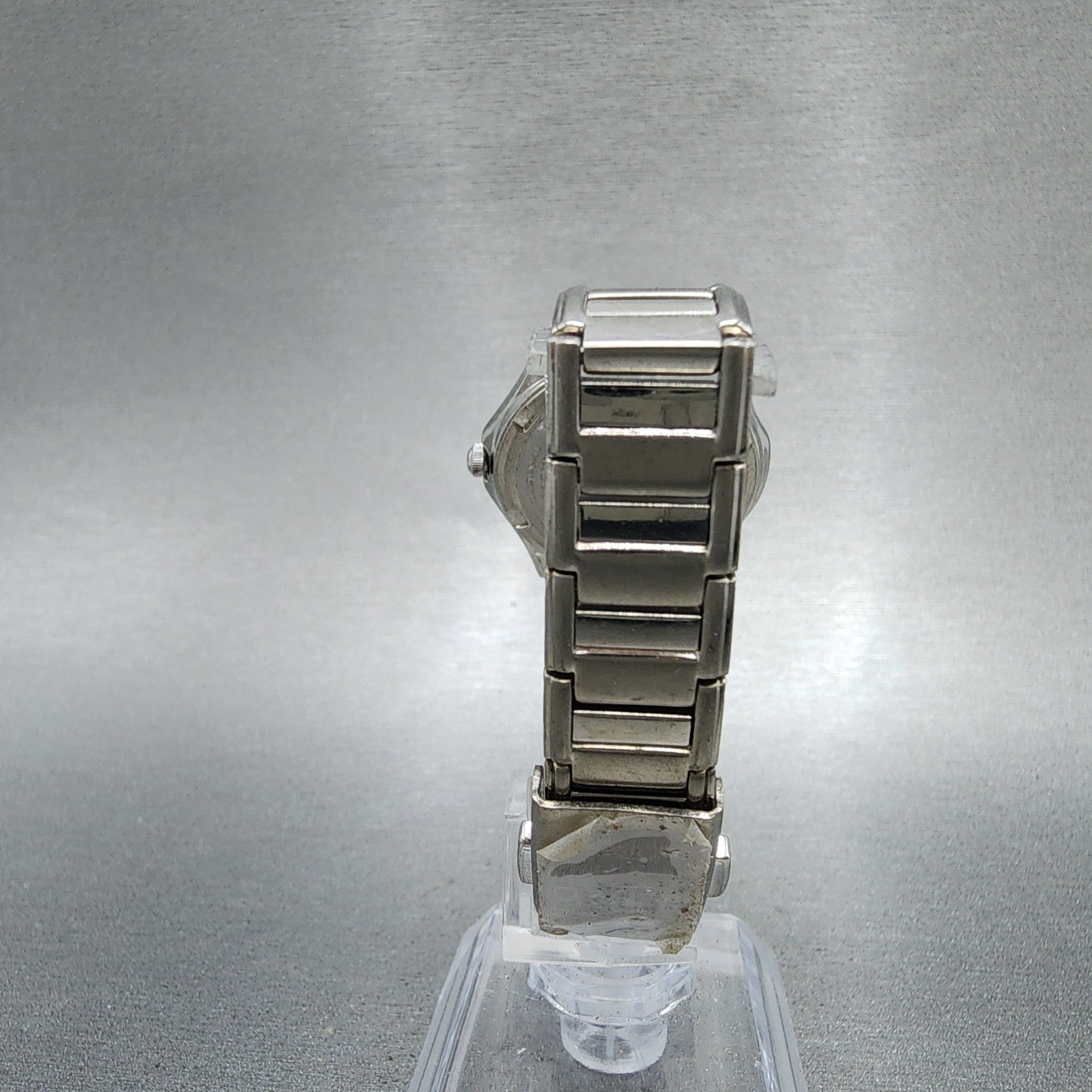 Seiko Solar Watch Women 29mm MOP Dial Titanium Date Round V1820AA0 Runs7