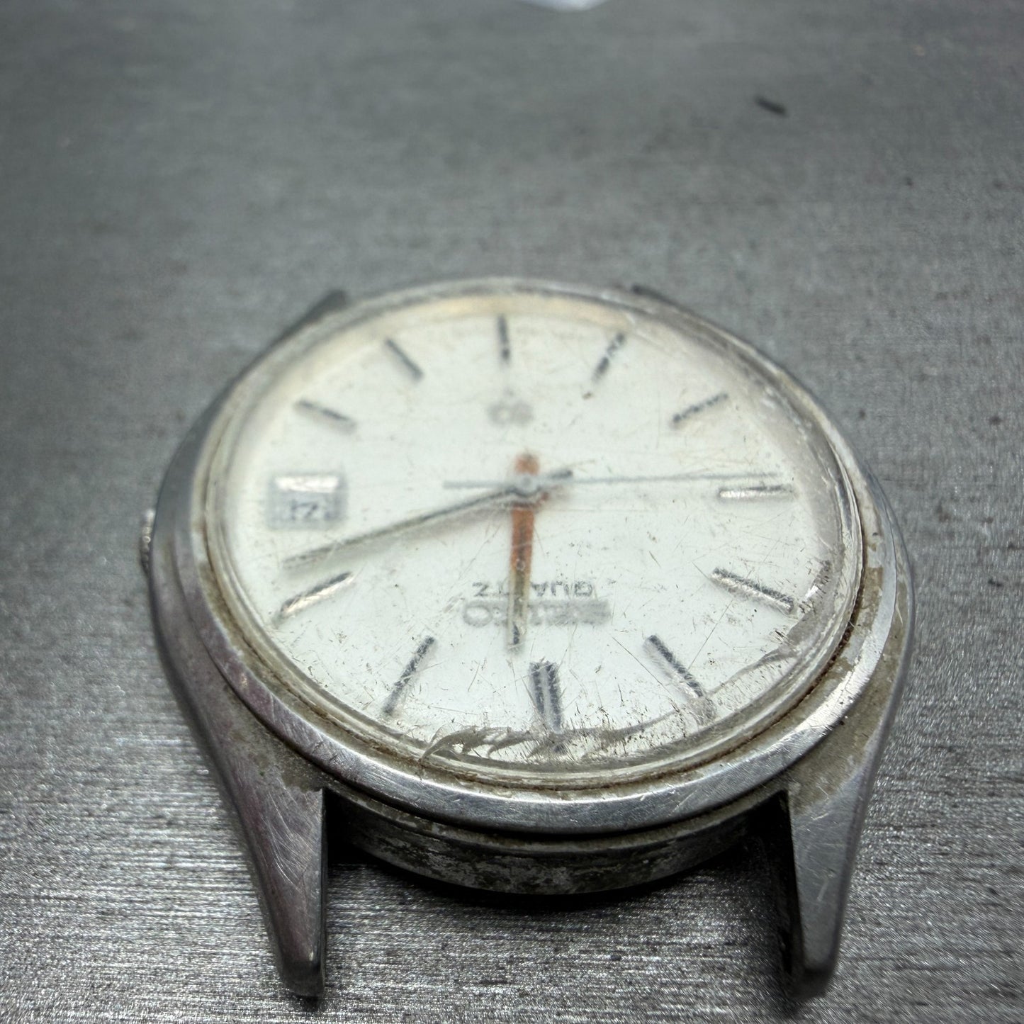 Seiko SQ Watch Men 37mm White Dial Silver Tone Date Round 7545-7009 PARTS5